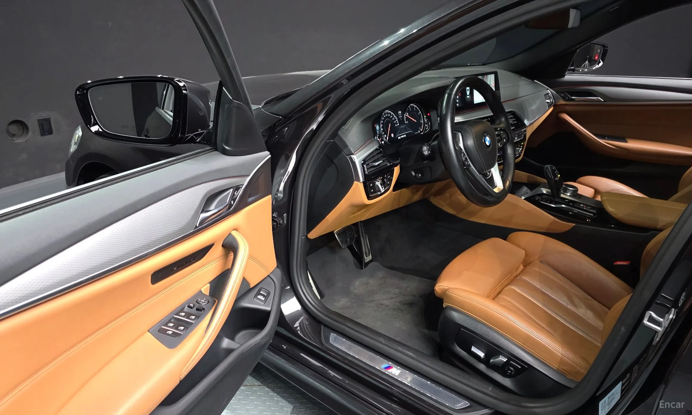 BMW 5 Series (G30) превью 10