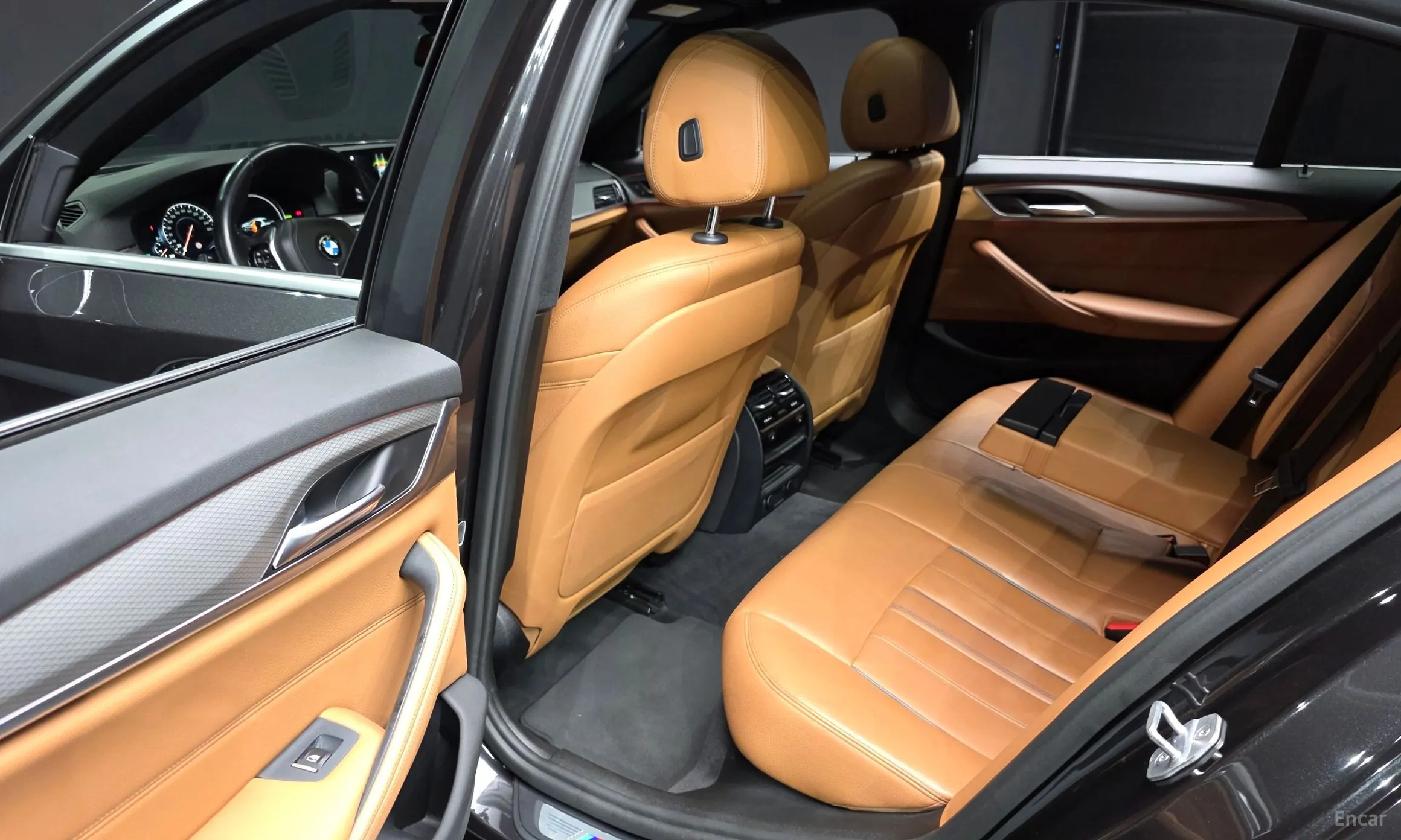 BMW 5 Series (G30) превью 11