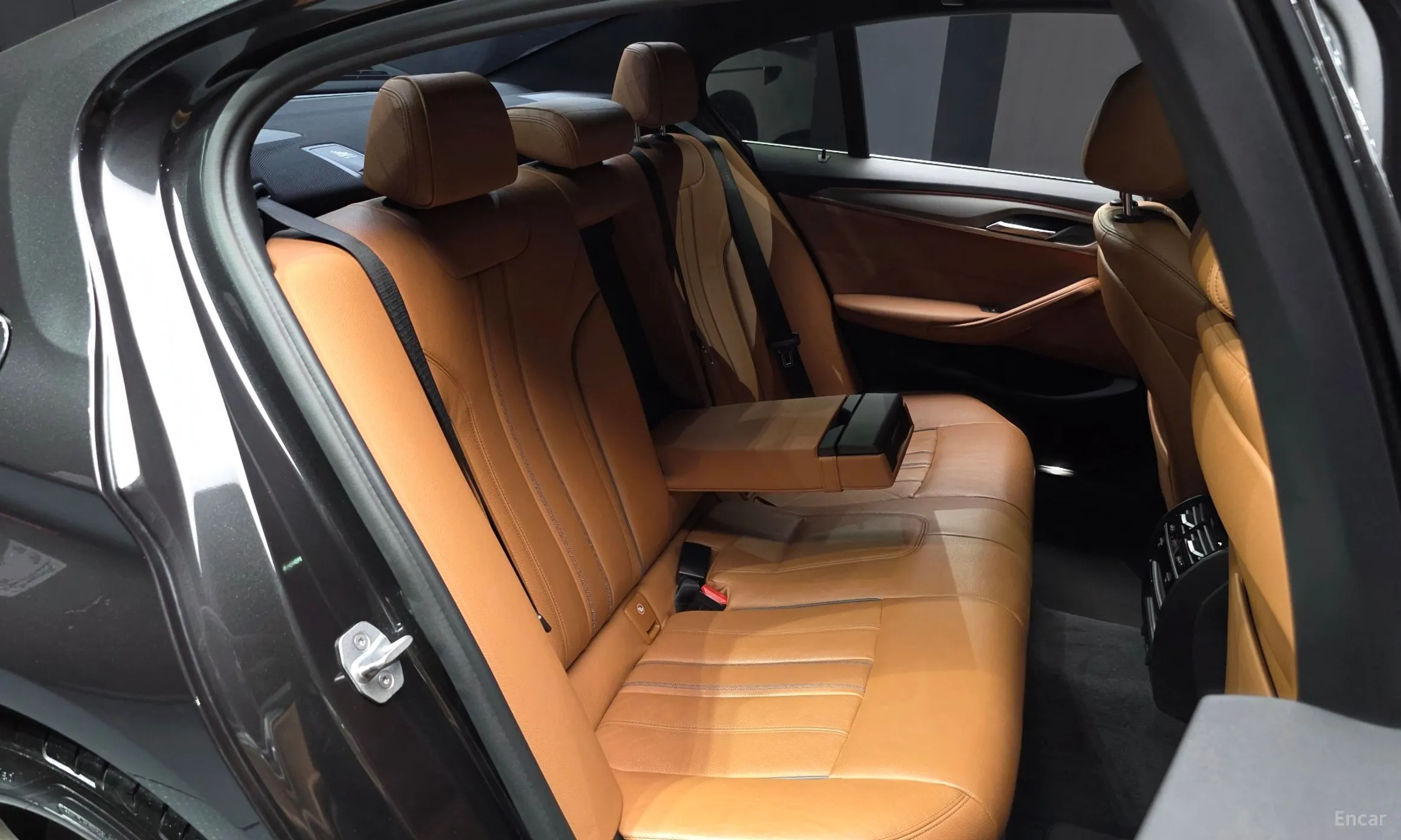BMW 5 Series (G30) превью 12
