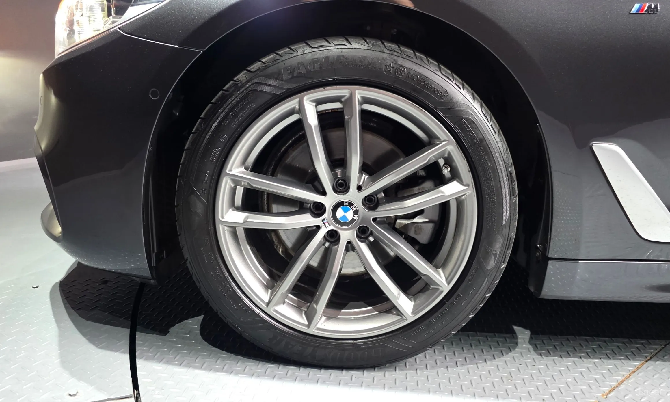 BMW 5 Series (G30) превью 5