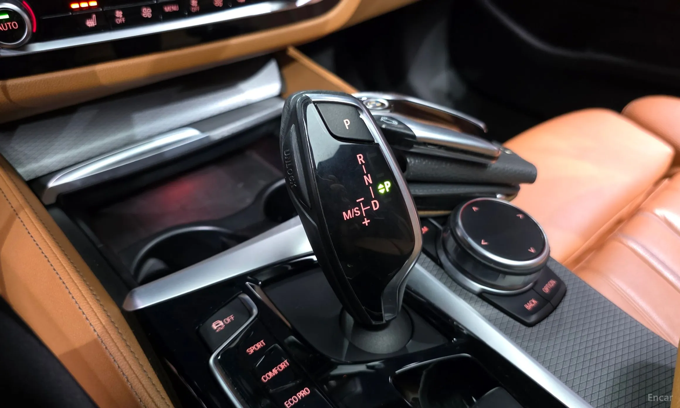 BMW 5 Series (G30) превью 9