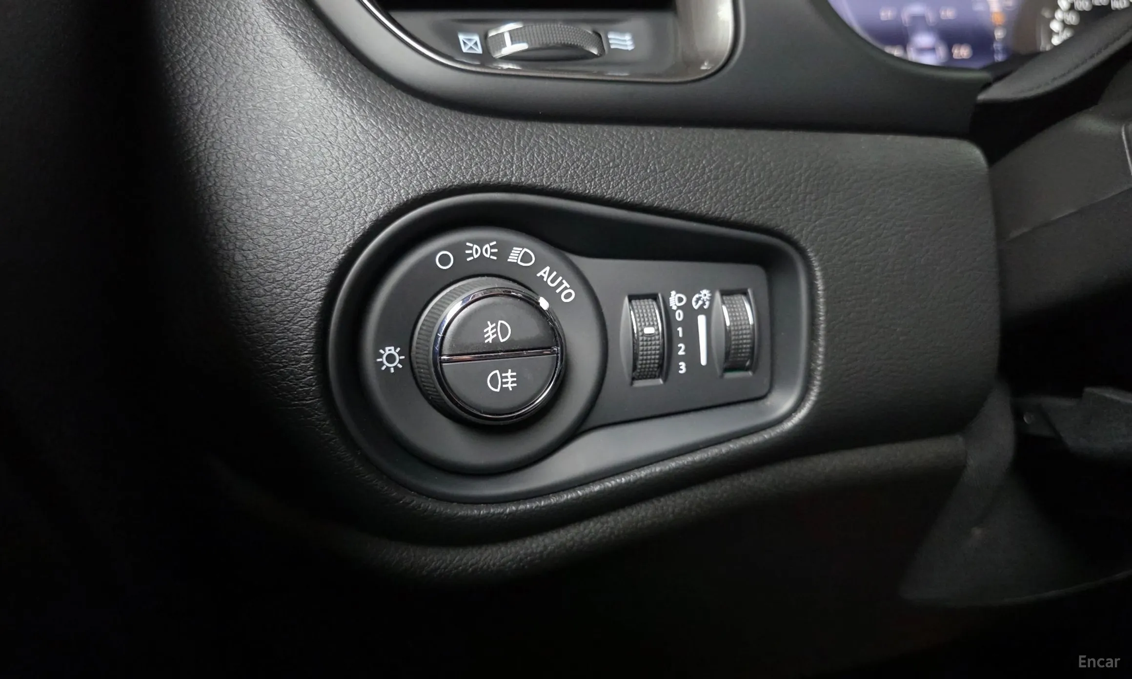 Jeep Renegade превью 20