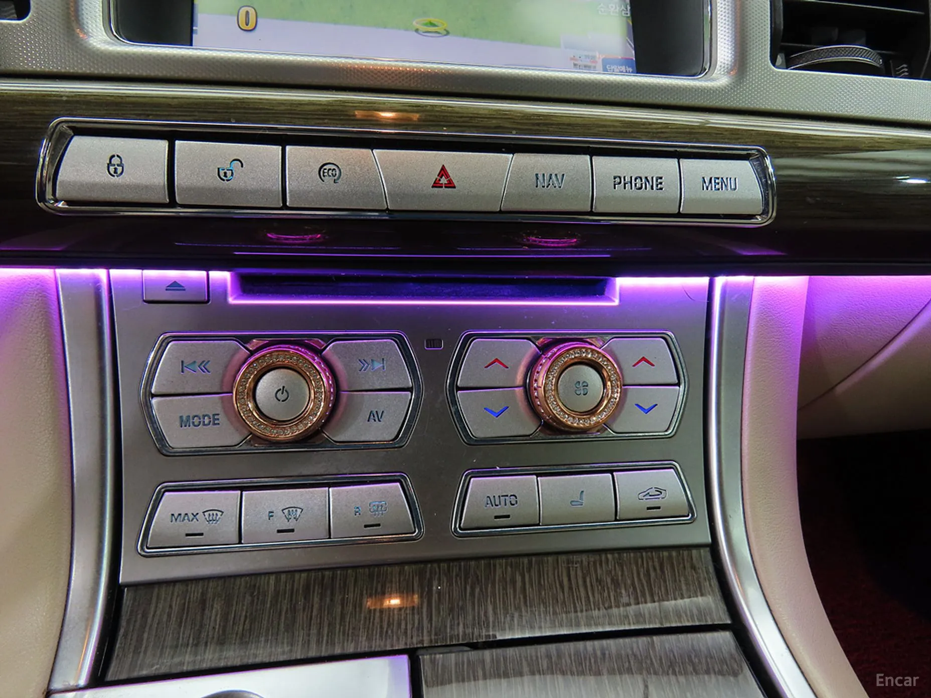 Jaguar New XF превью 13