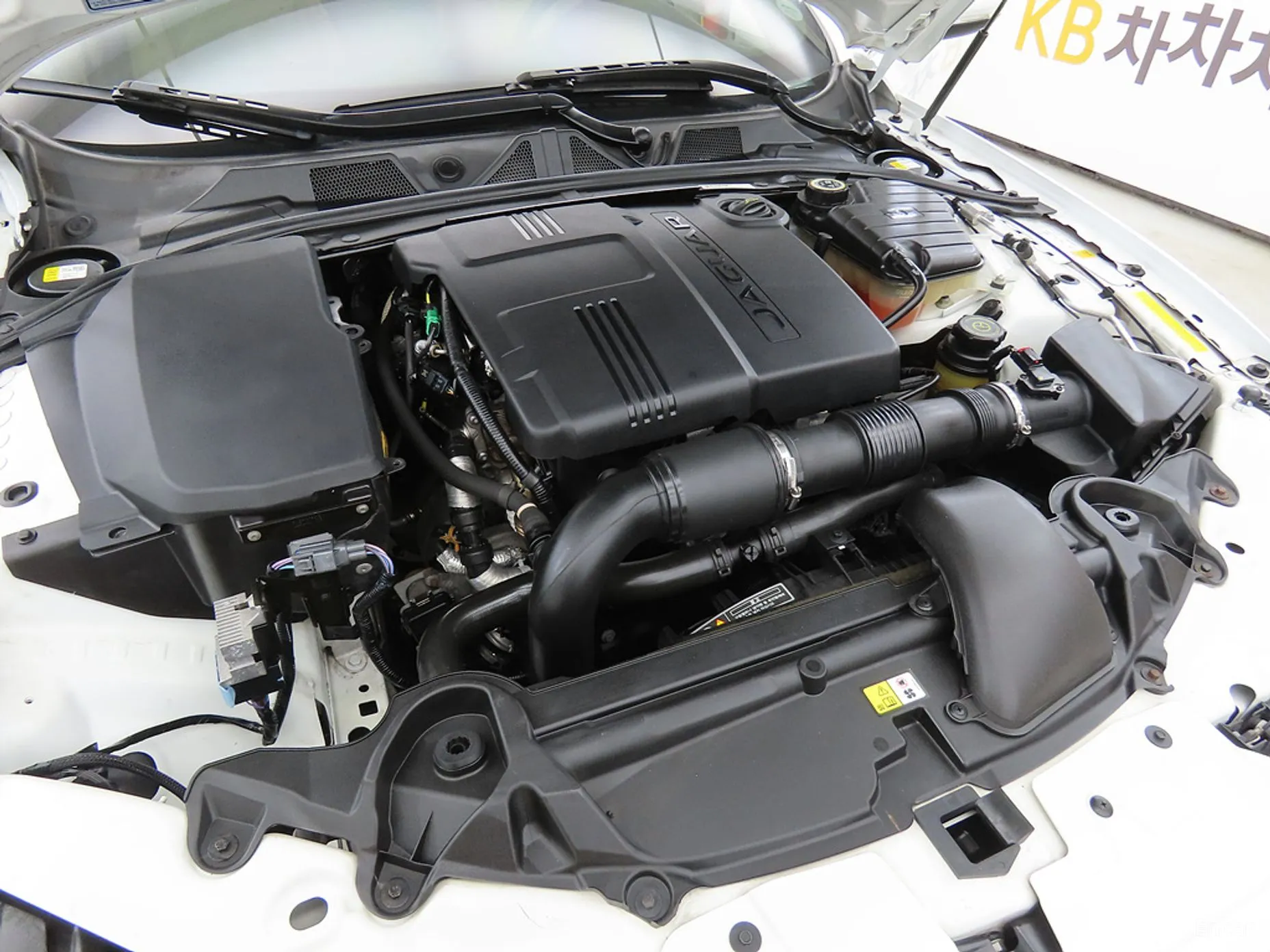 Jaguar New XF превью 19