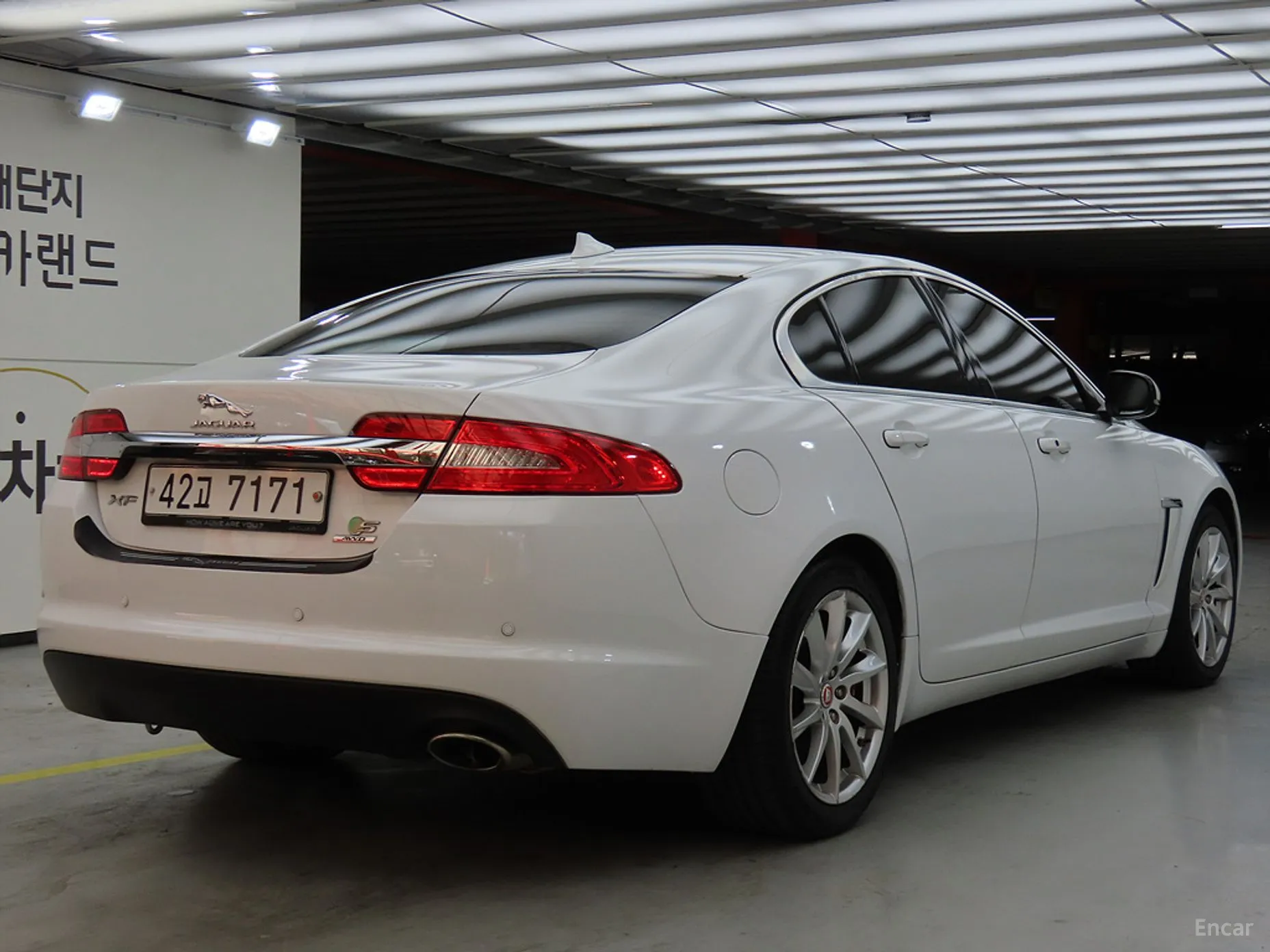 Jaguar New XF превью 3