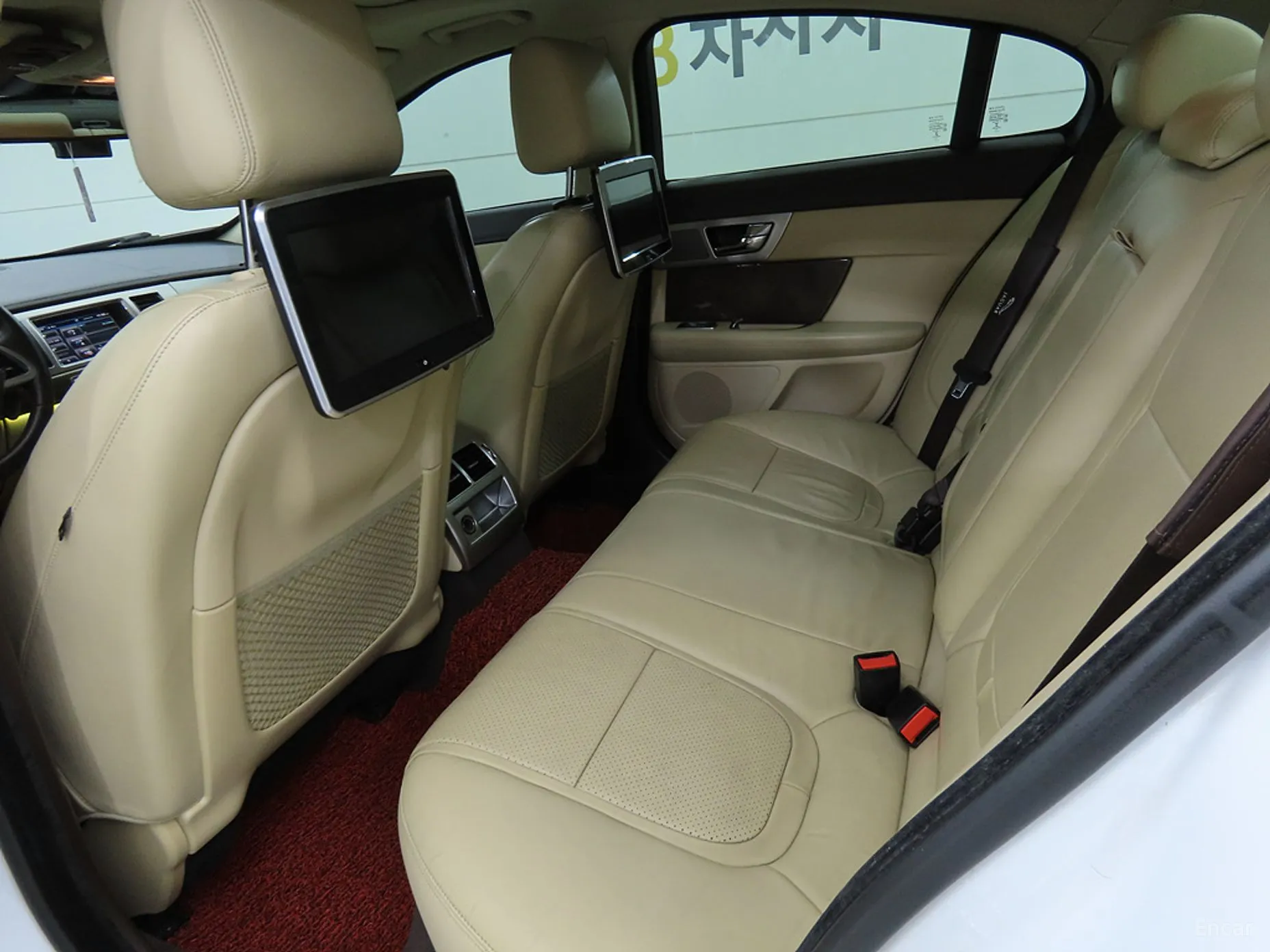 Jaguar New XF превью 7
