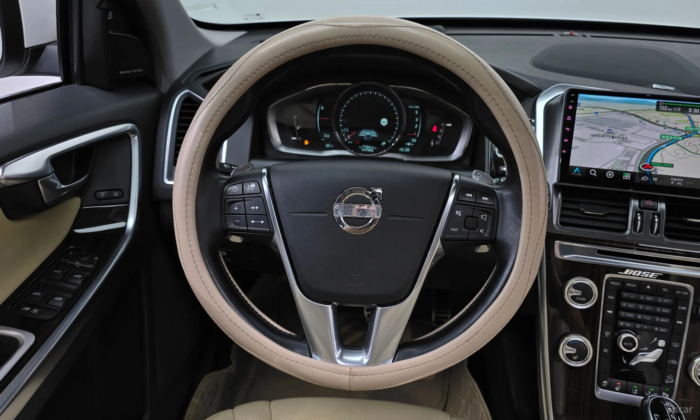 Volvo XC60 превью 13