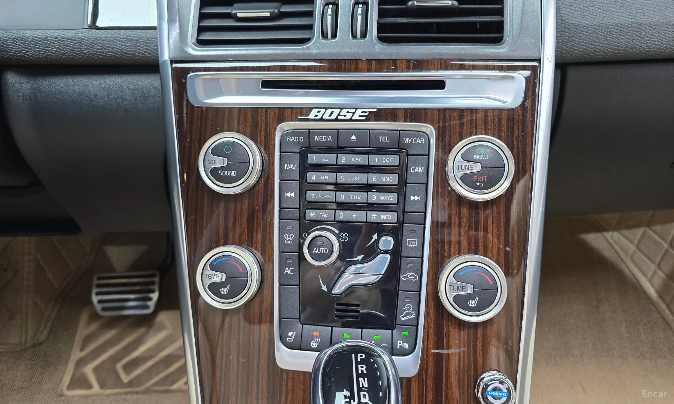 Volvo XC60 превью 16