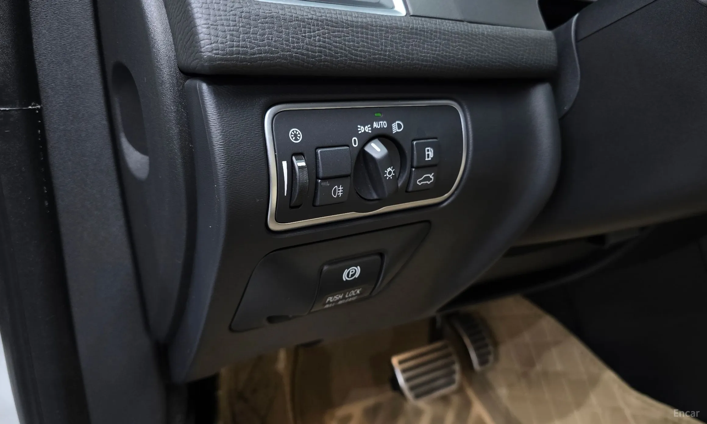 Volvo XC60 превью 17