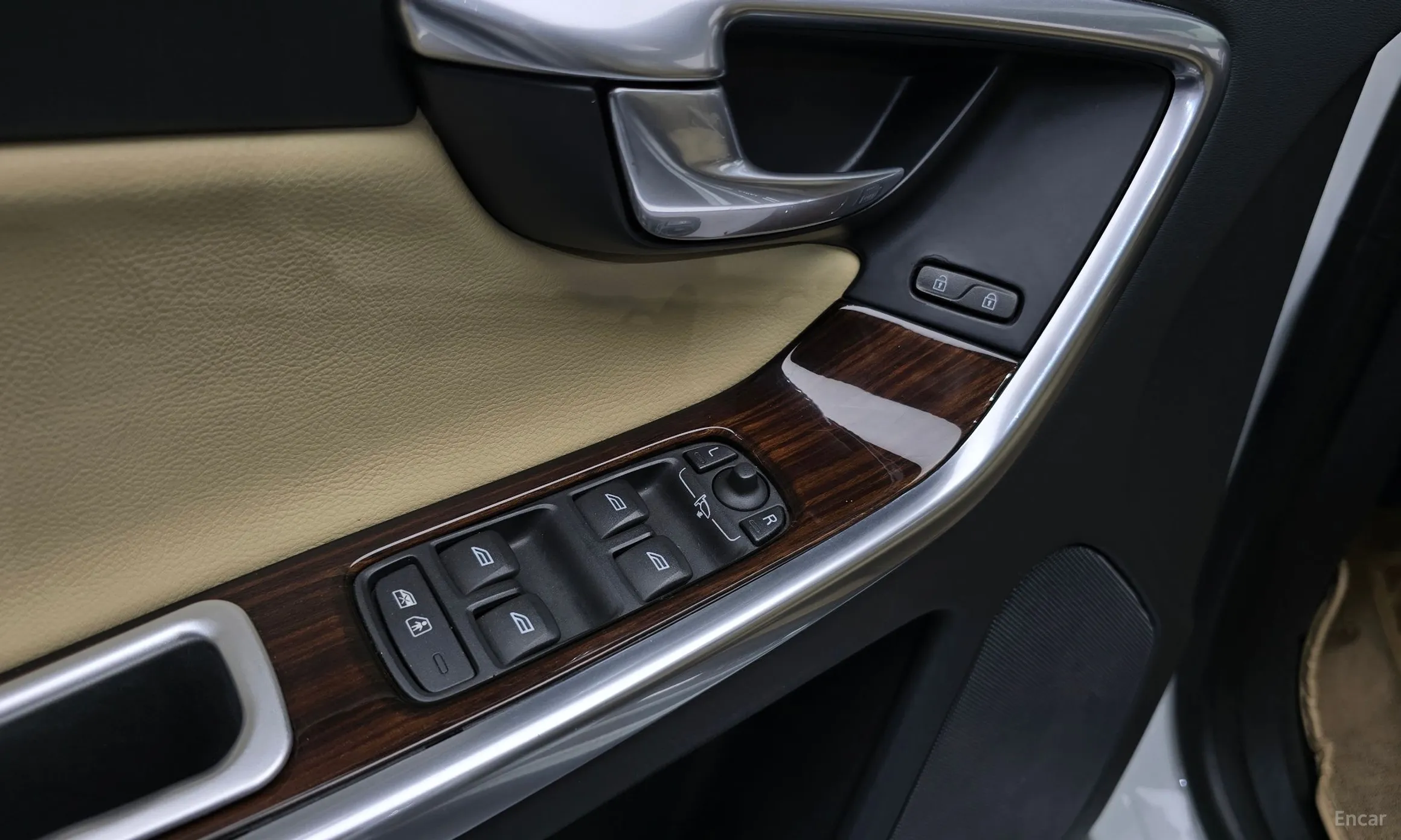 Volvo XC60 превью 18