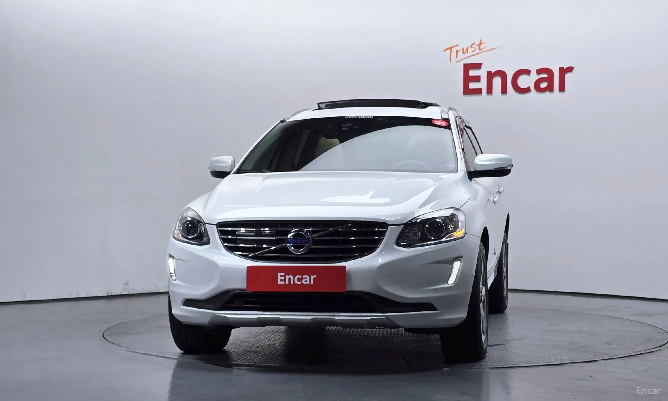 Volvo XC60 превью 3