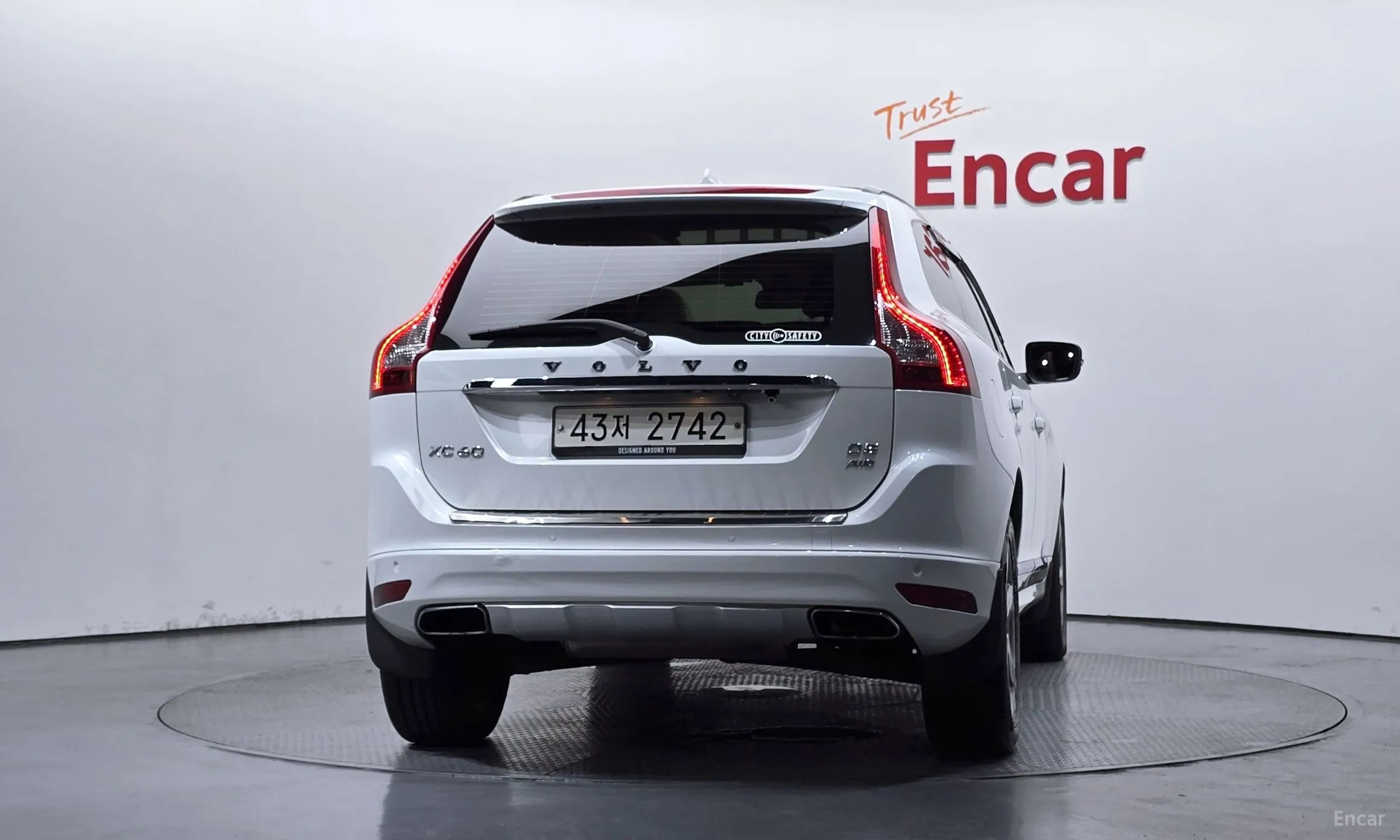 Volvo XC60 превью 4