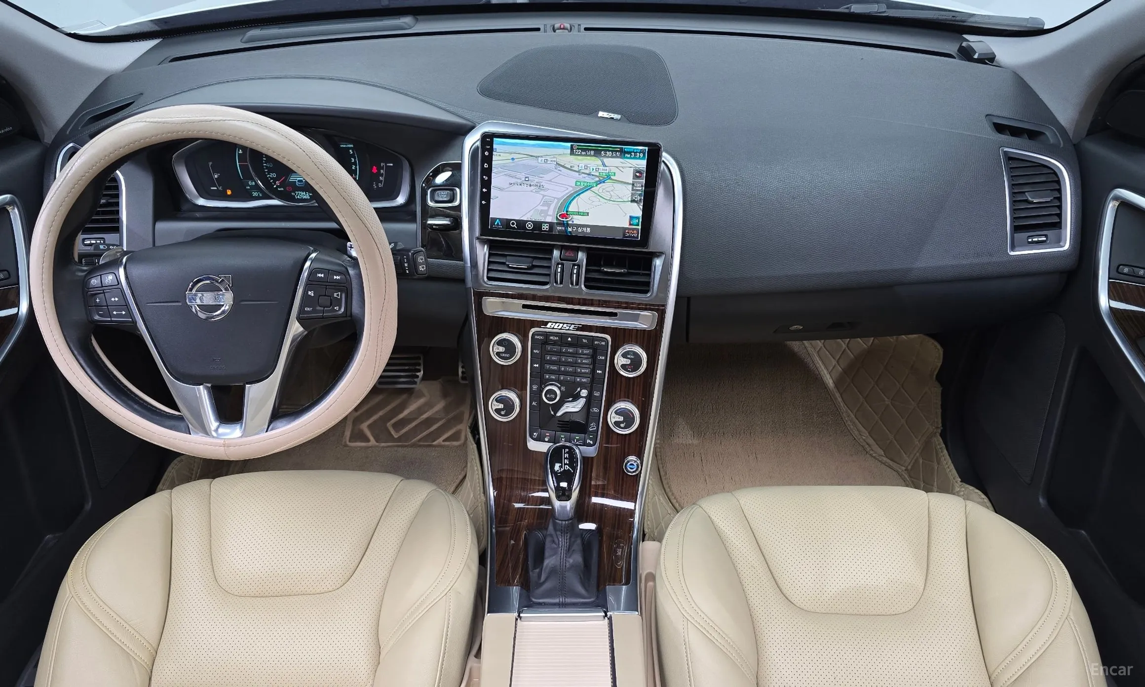 Volvo XC60 превью 7