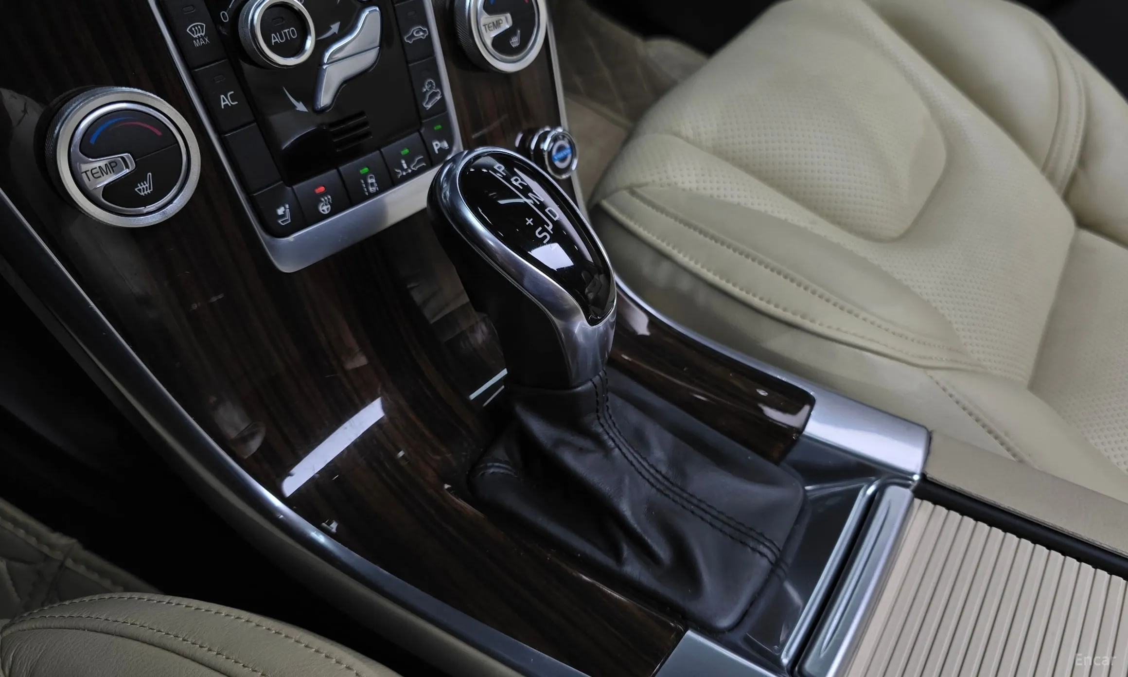 Volvo XC60 превью 9