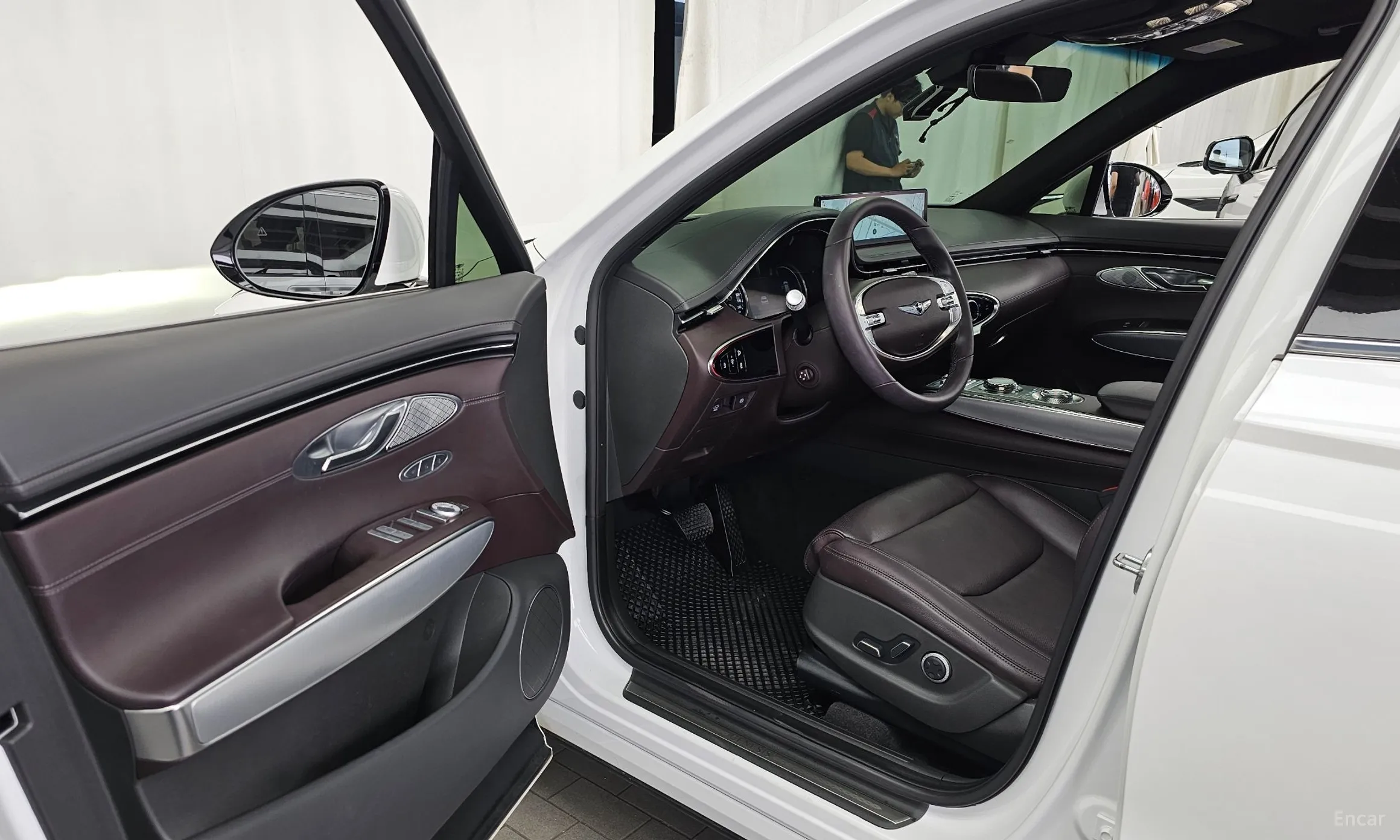 Genesis GV70 превью 10