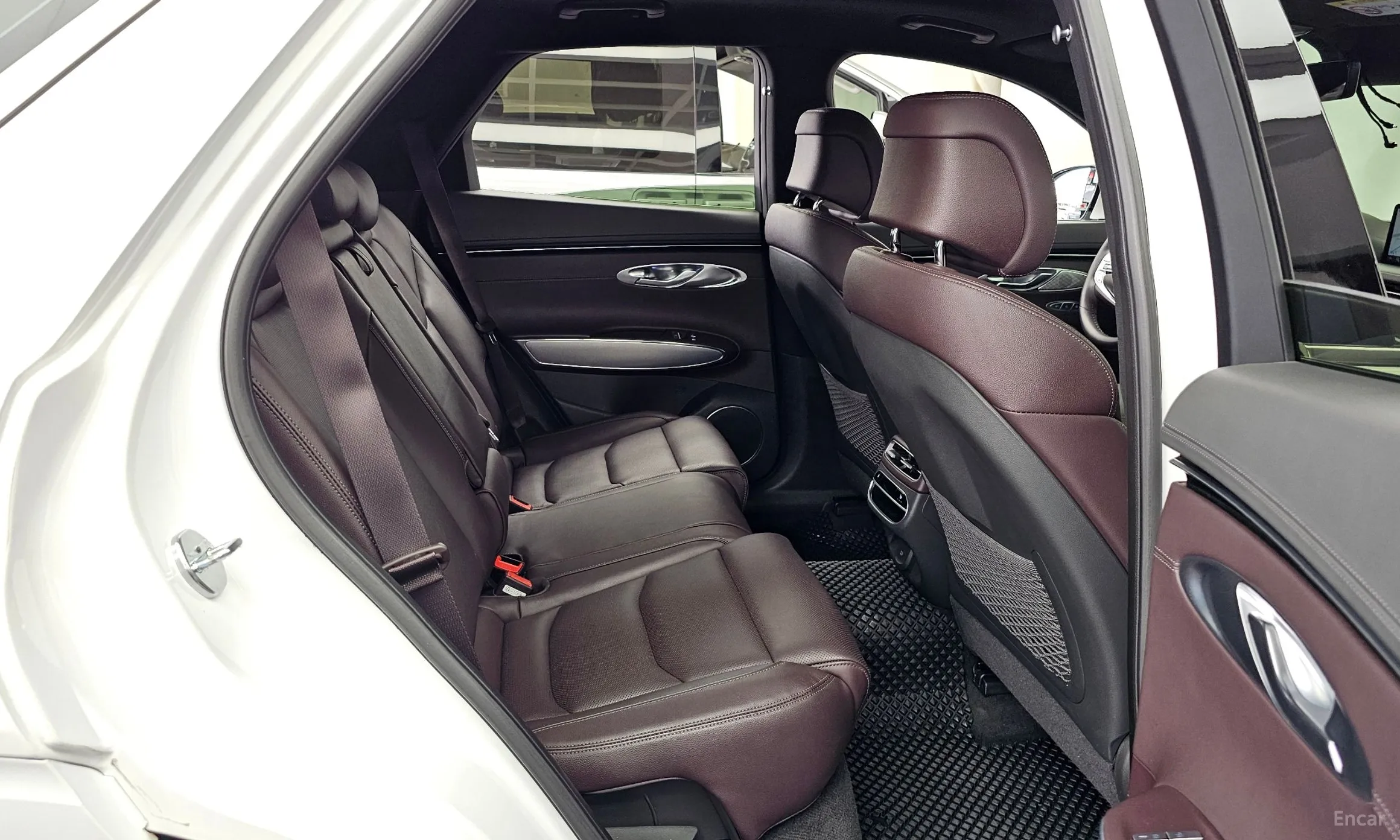 Genesis GV70 превью 12