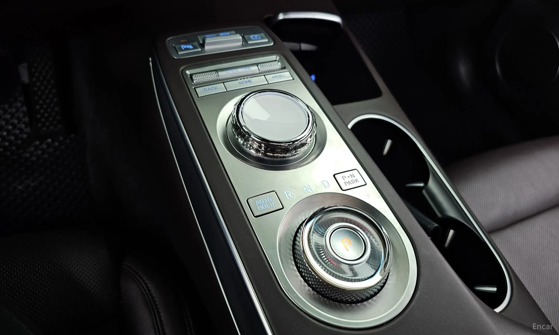 Genesis GV70 превью 9