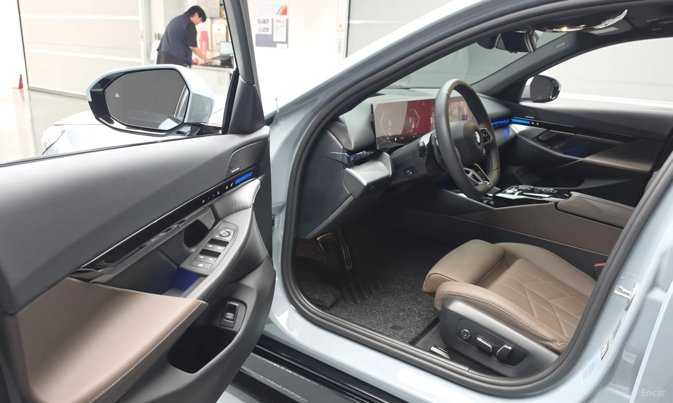 BMW 5 Series (G60) превью 10