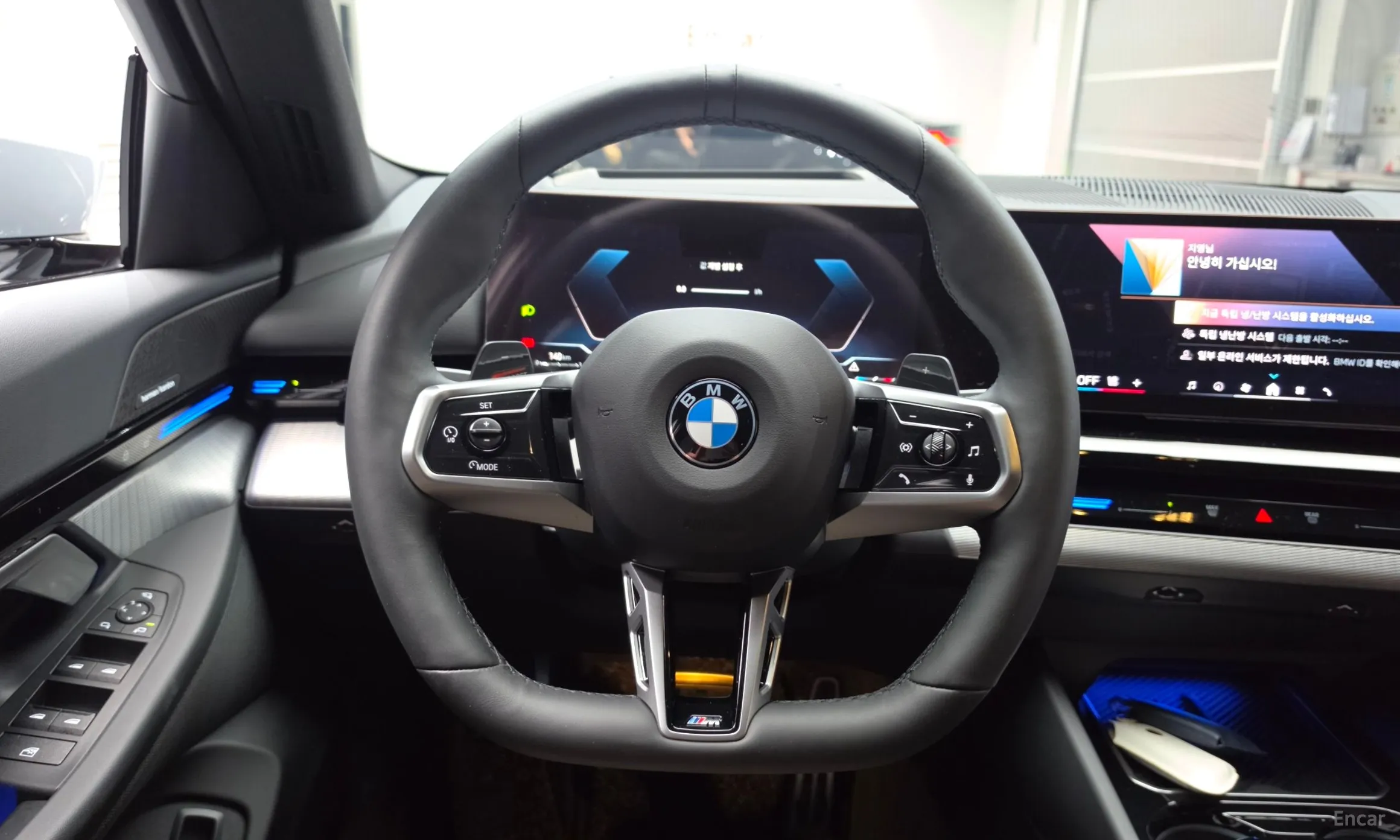BMW 5 Series (G60) превью 13