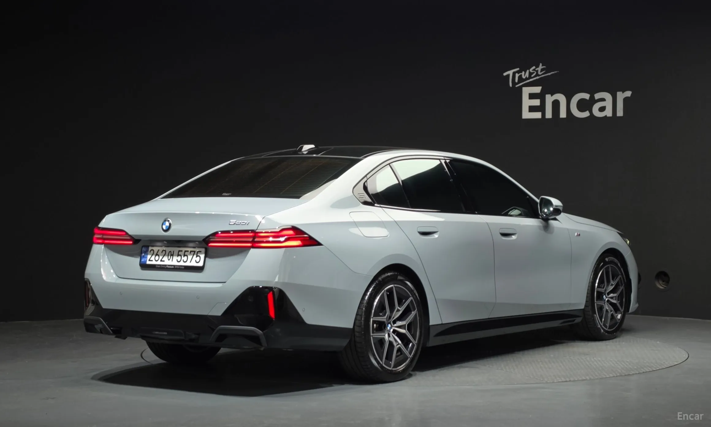 BMW 5 Series (G60) превью 2