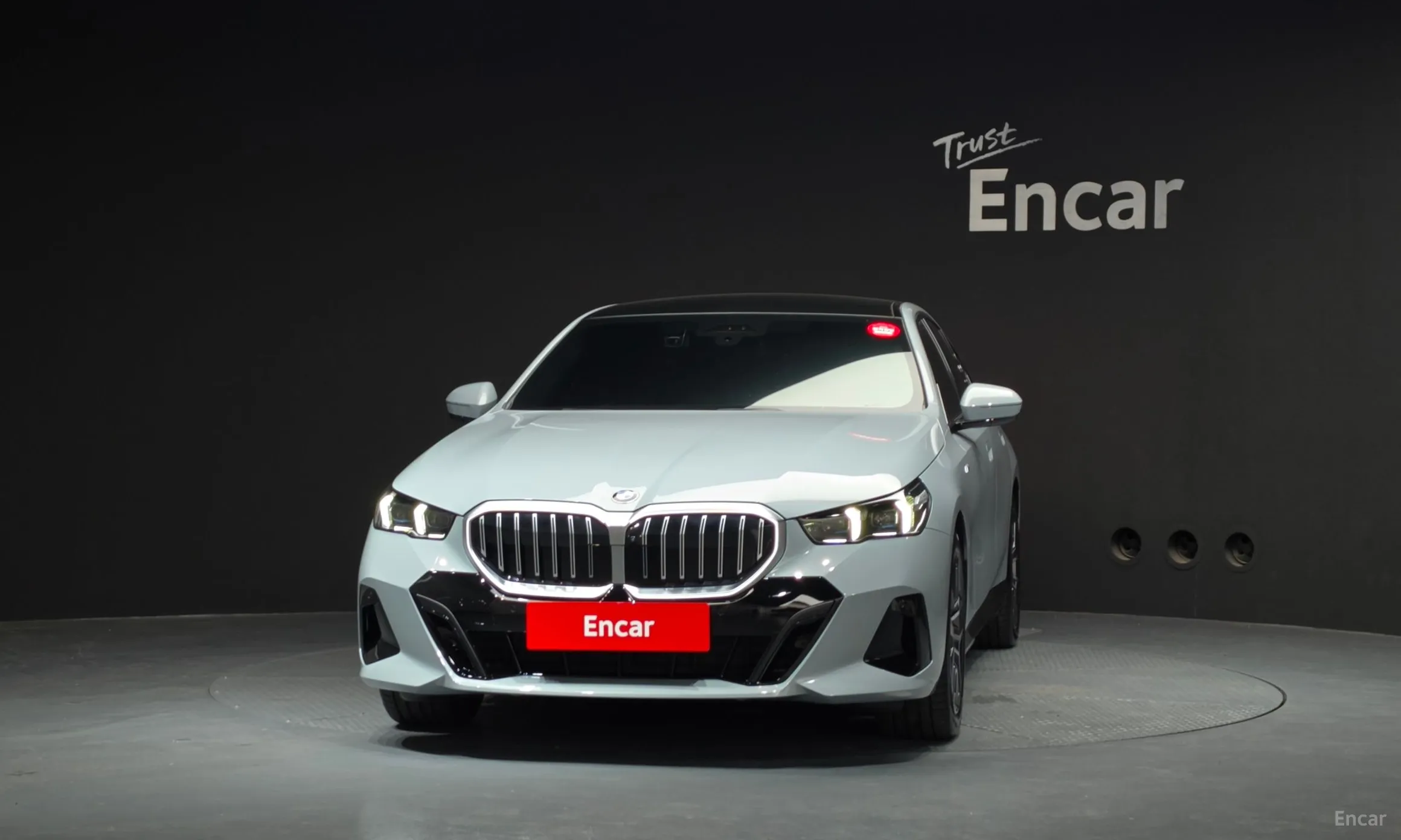 BMW 5 Series (G60) превью 3