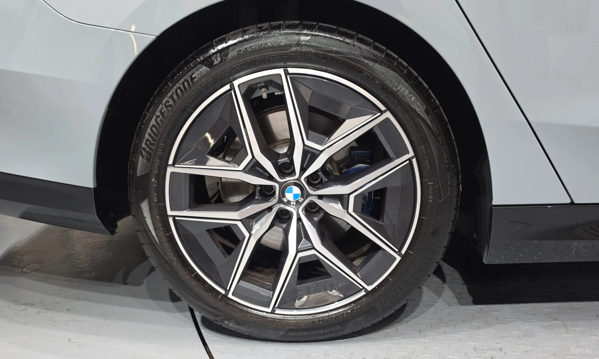 BMW 5 Series (G60) превью 5
