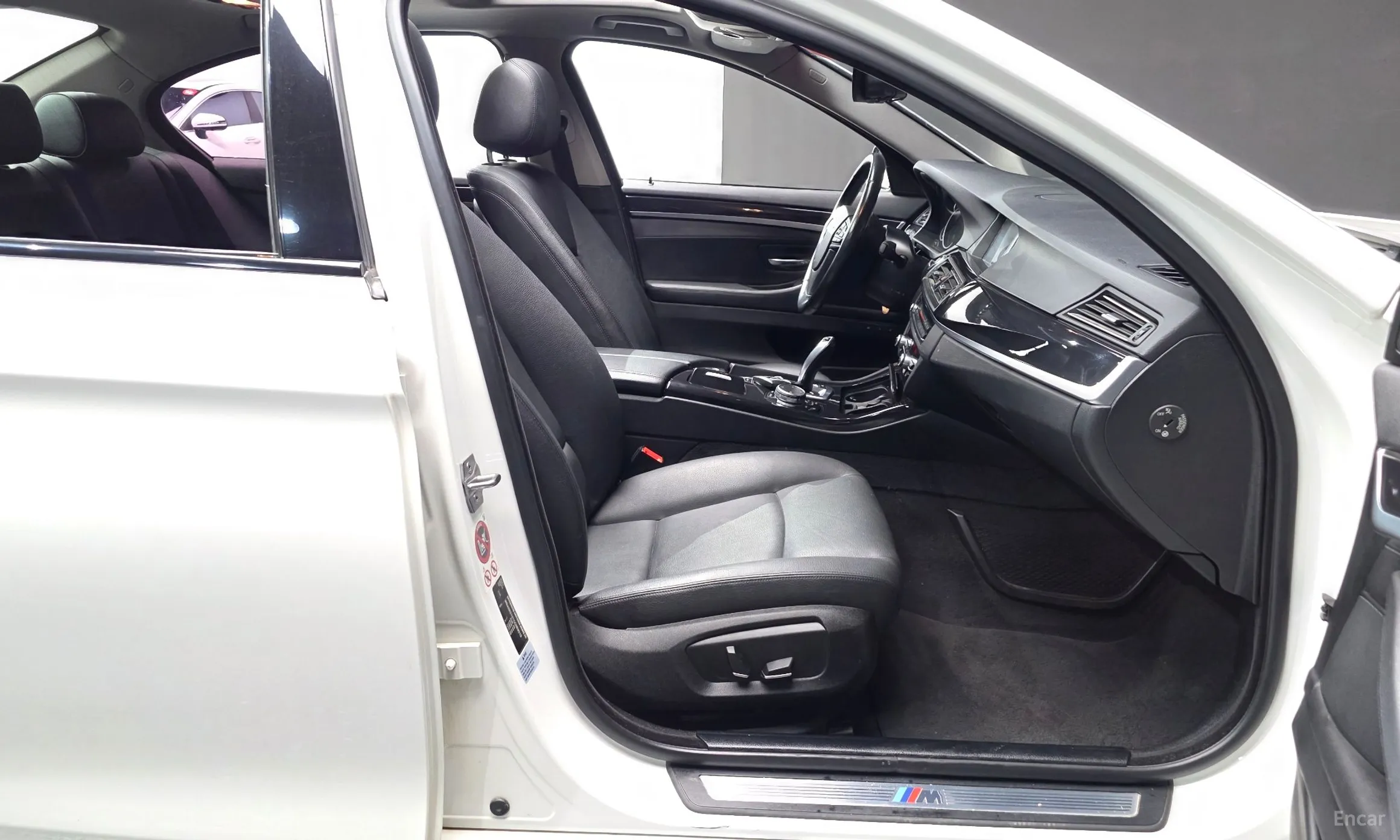 BMW 5 Series (F10) превью 10