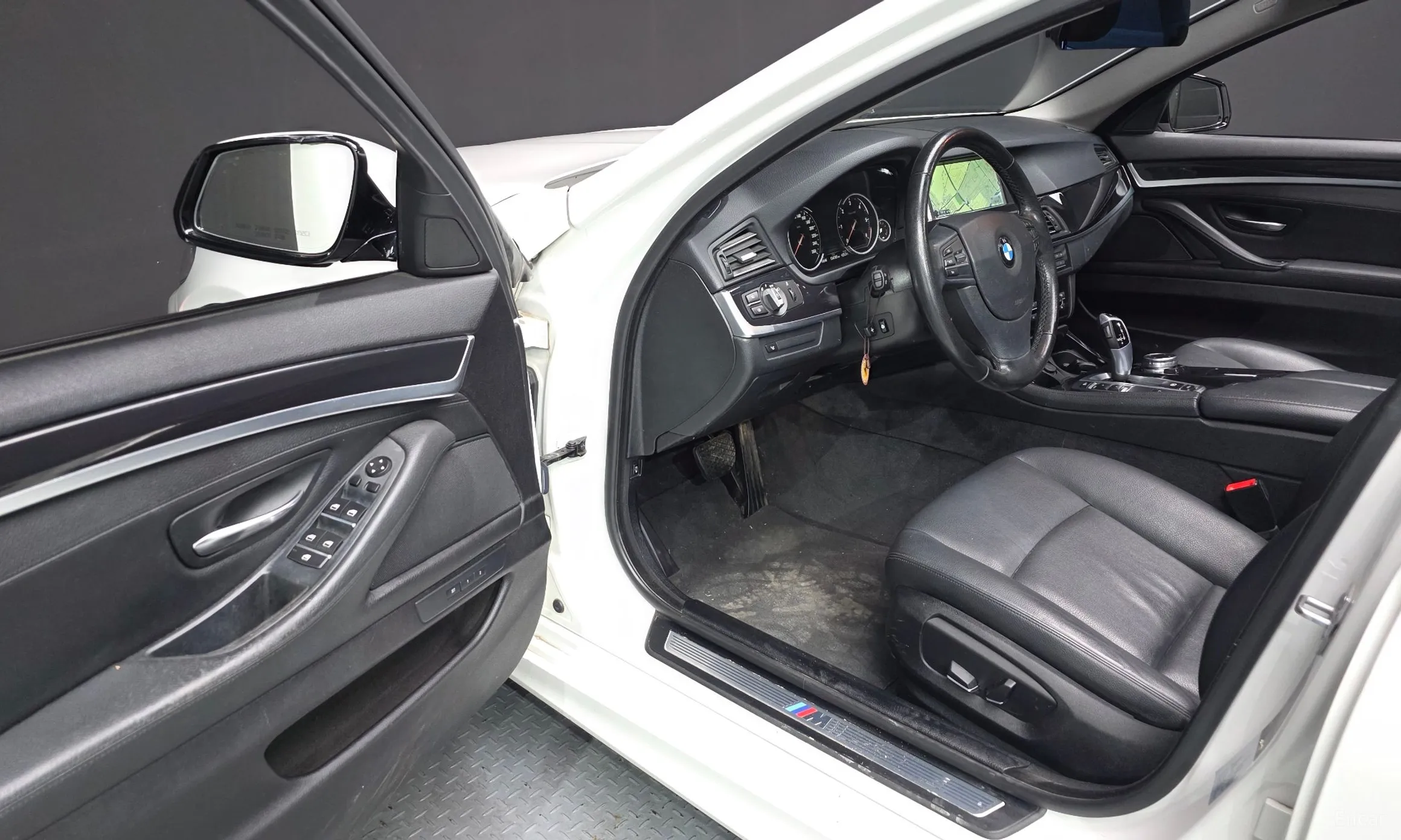 BMW 5 Series (F10) превью 11