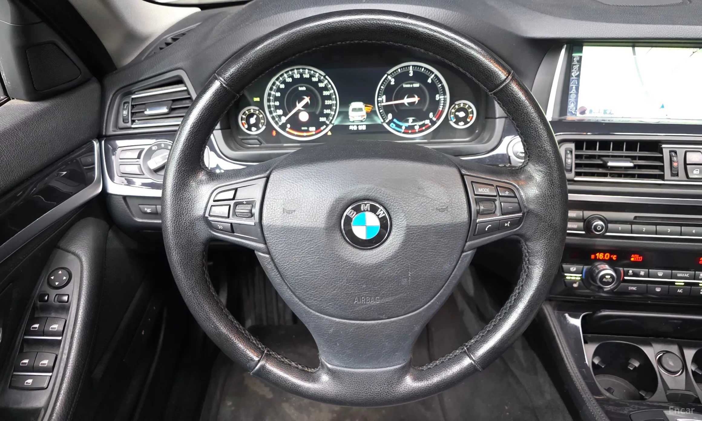BMW 5 Series (F10) превью 13