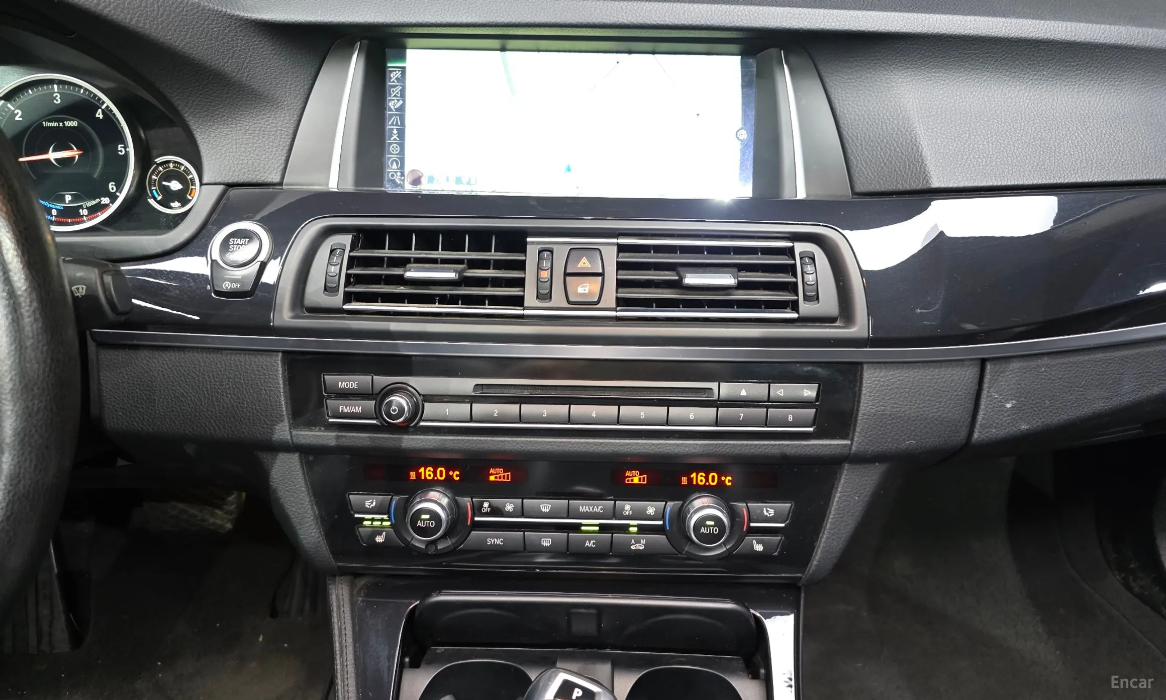 BMW 5 Series (F10) превью 15
