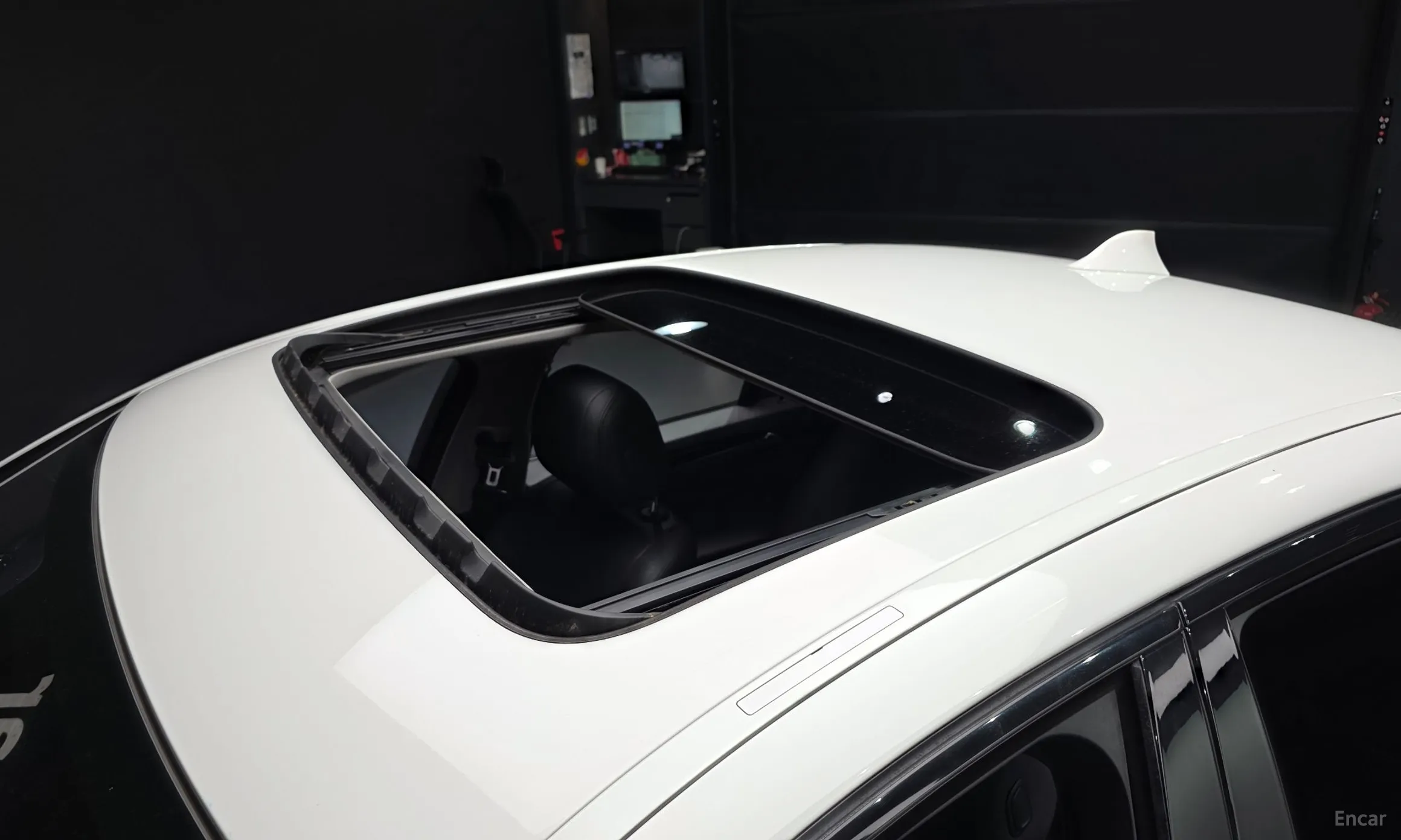 BMW 5 Series (F10) превью 19