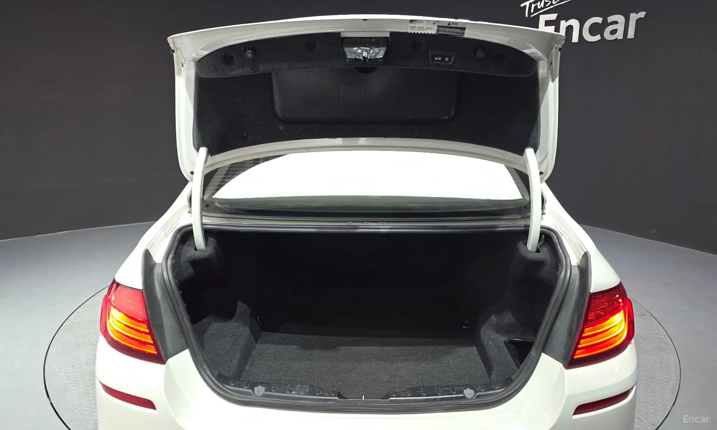 BMW 5 Series (F10) превью 20