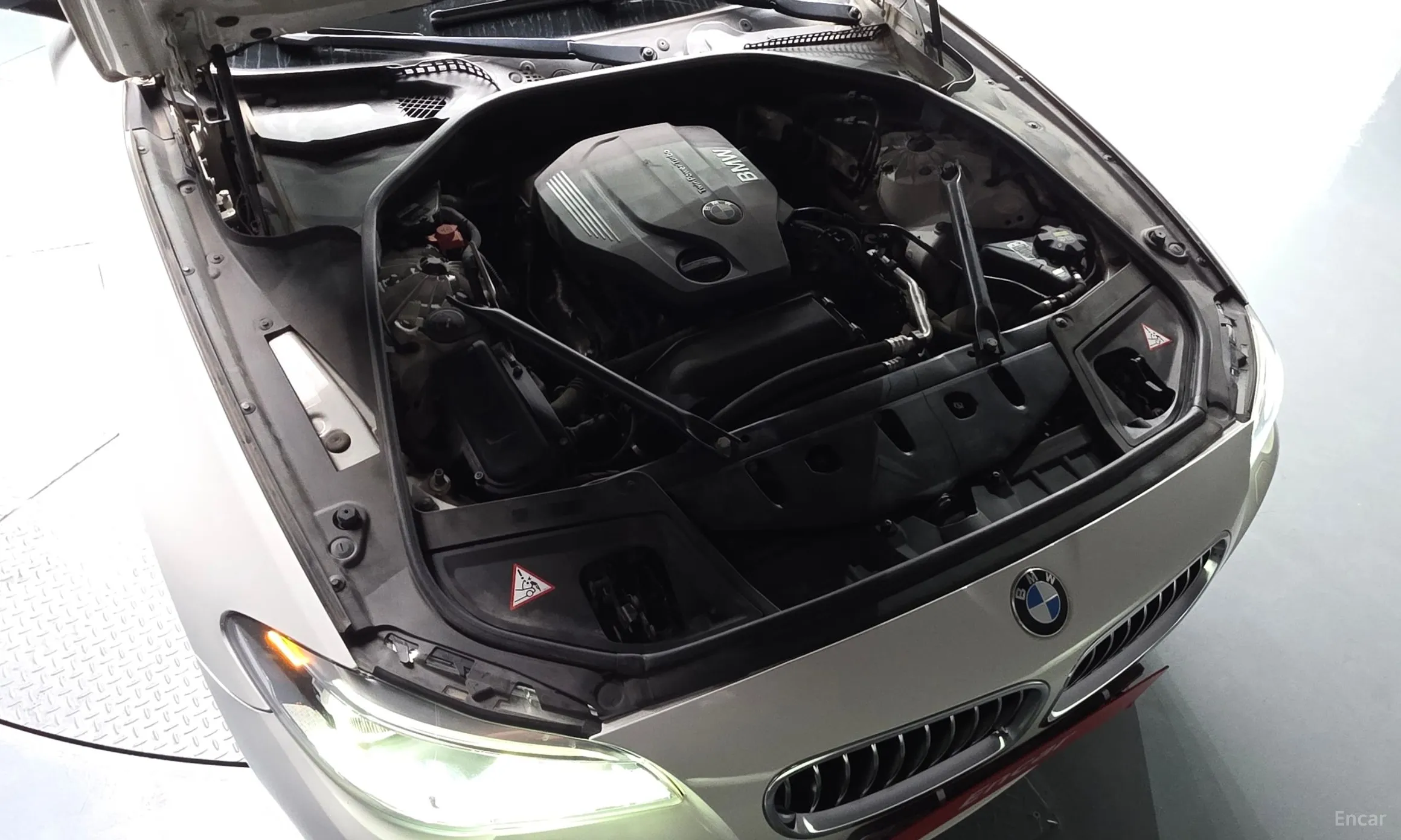 BMW 5 Series (F10) превью 6