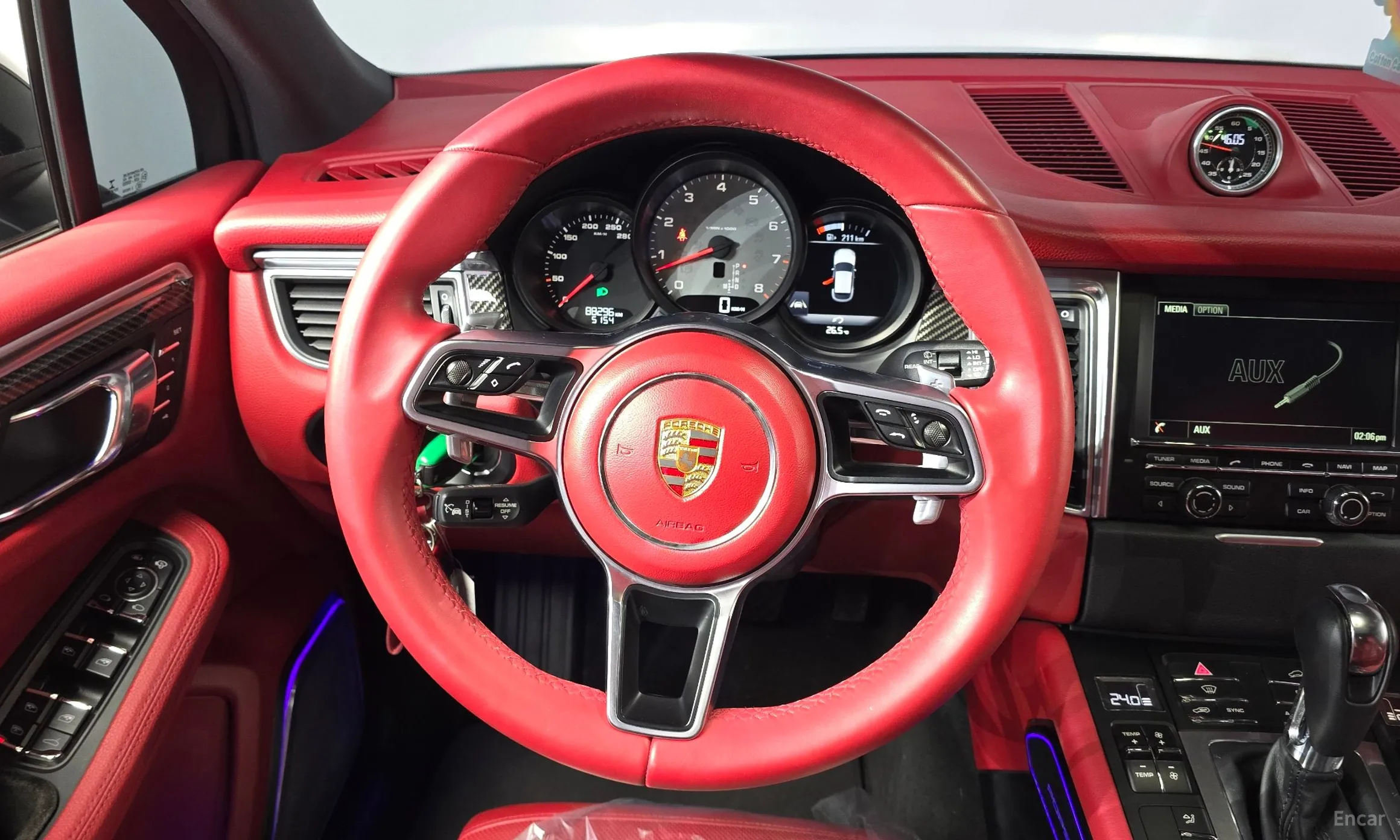 Porsche Macan превью 12