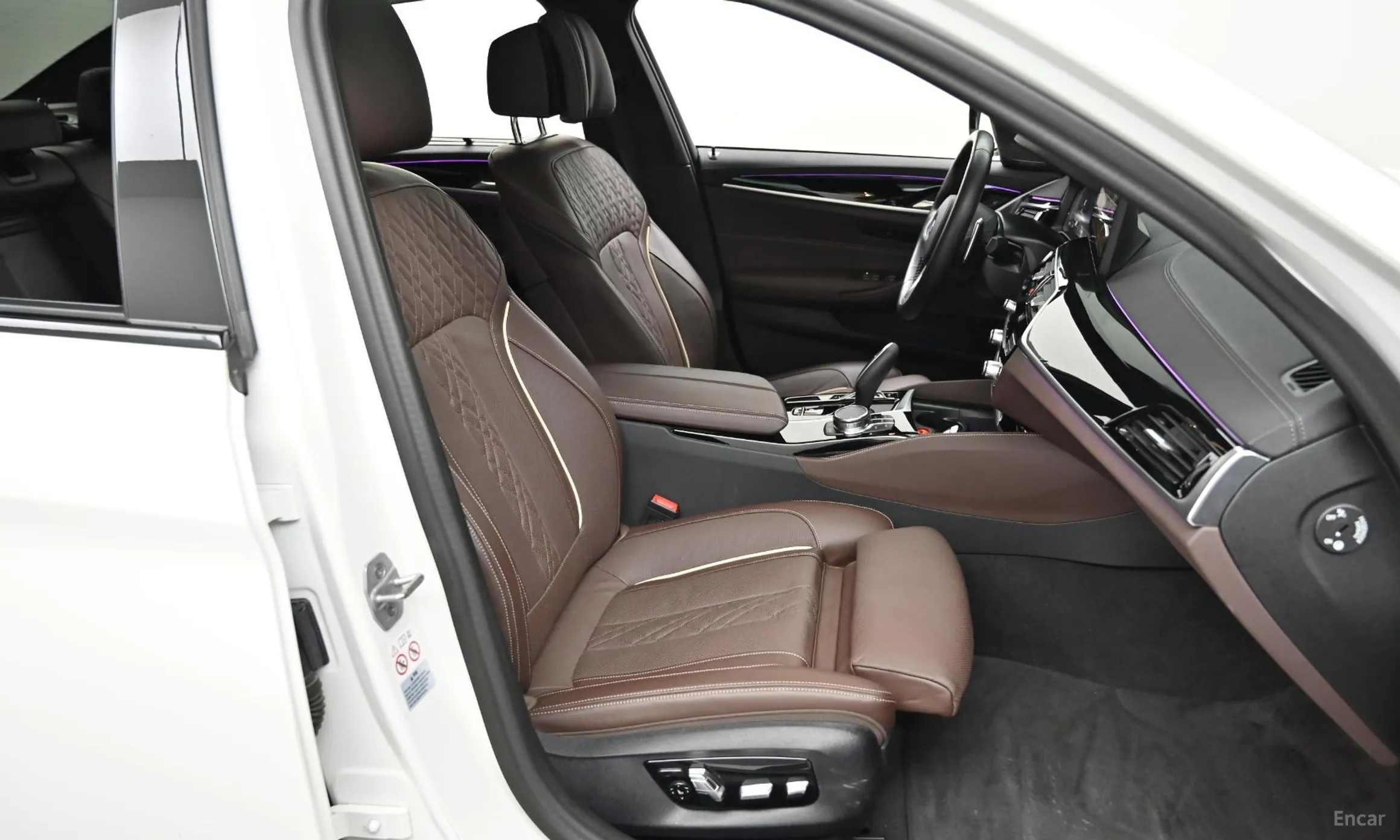 BMW 5 Series (G30) превью 10