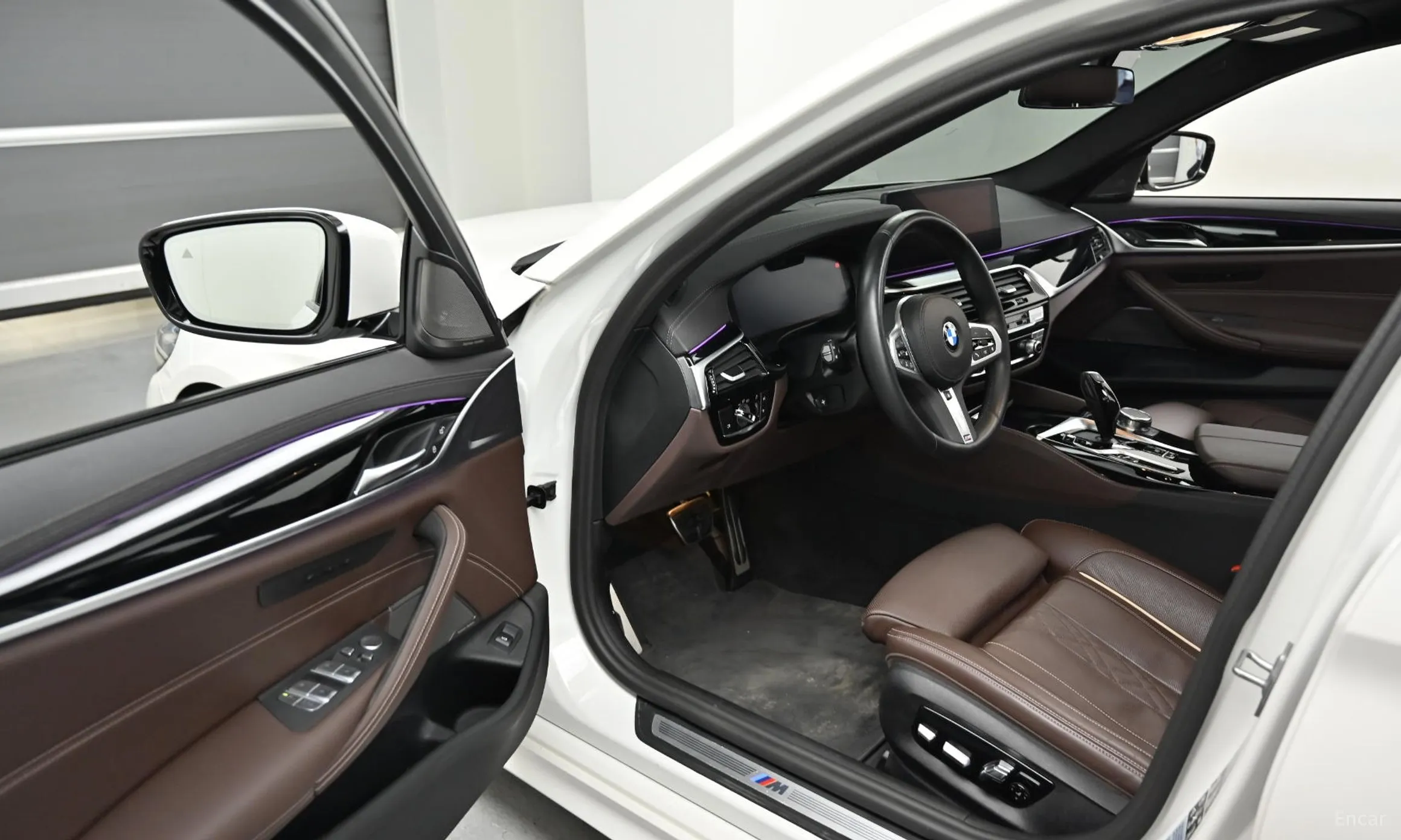BMW 5 Series (G30) превью 11