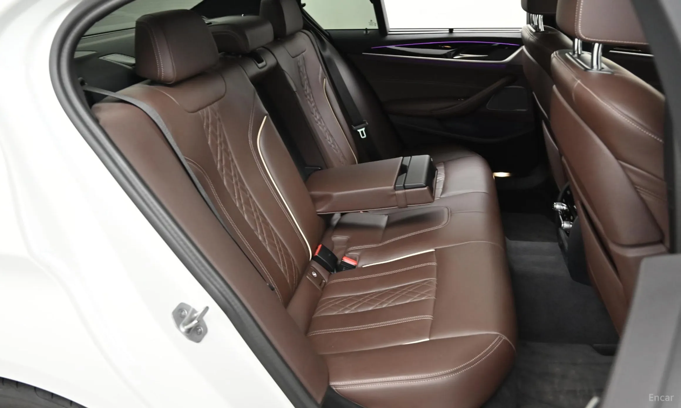 BMW 5 Series (G30) превью 12