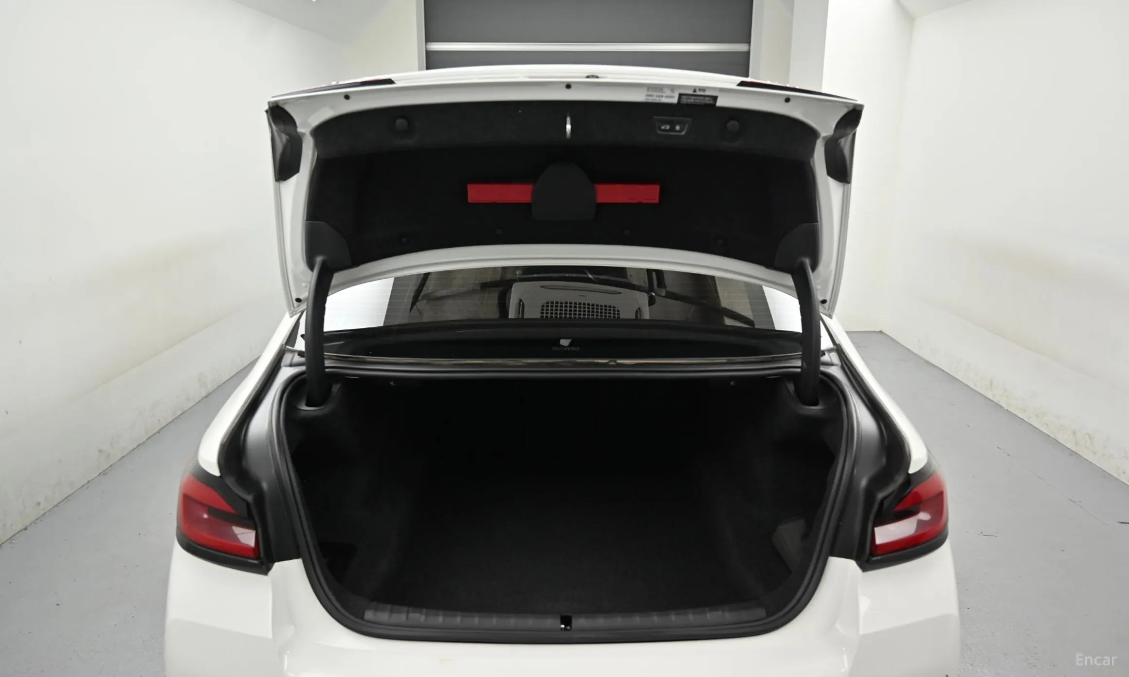 BMW 5 Series (G30) превью 20