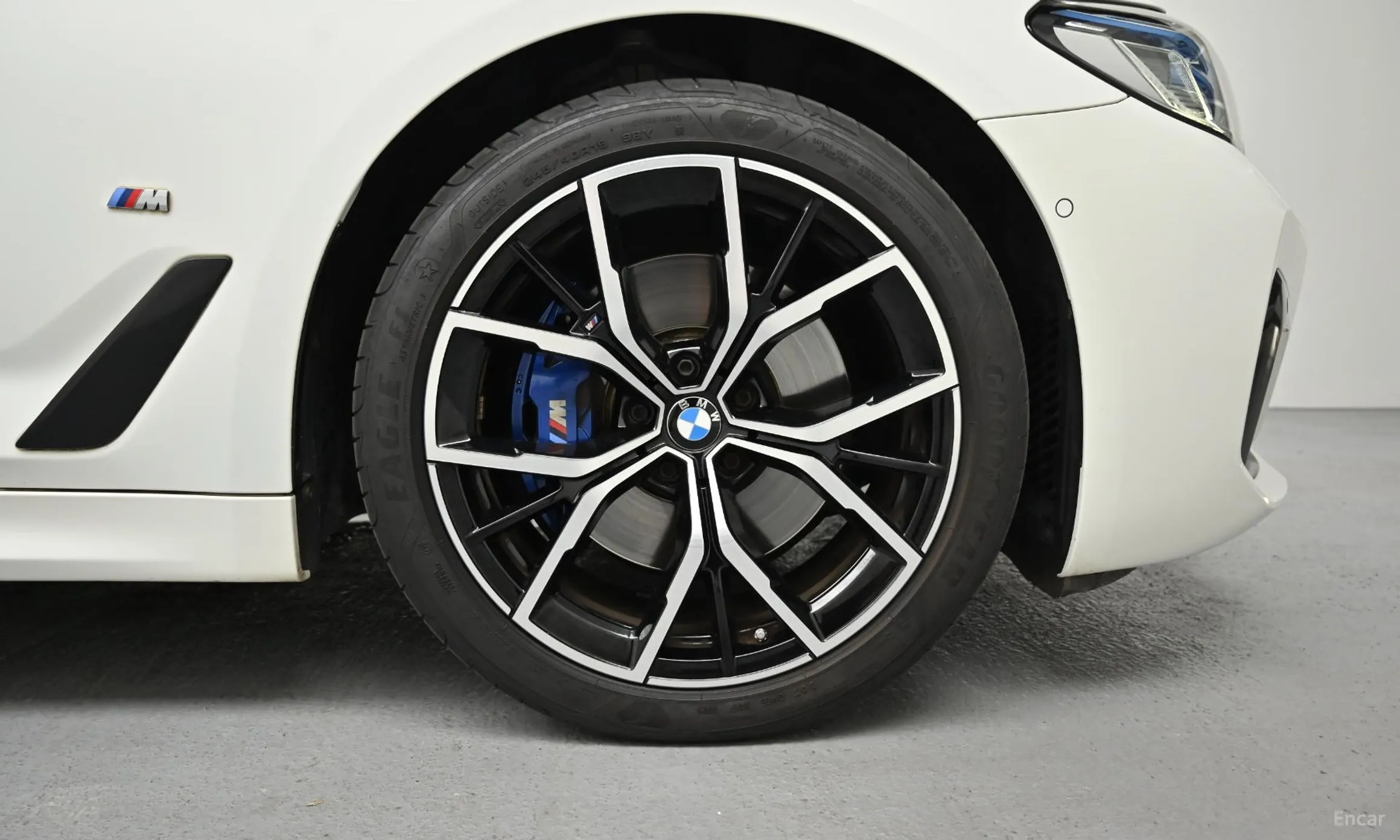 BMW 5 Series (G30) превью 5