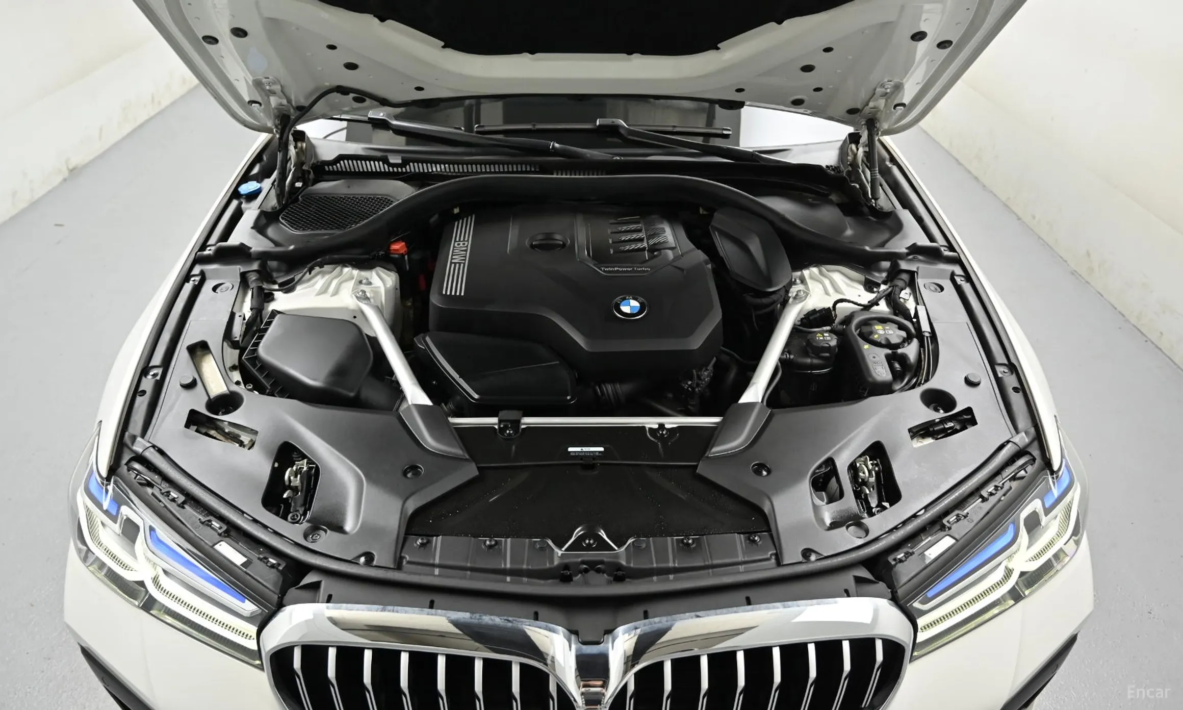 BMW 5 Series (G30) превью 6