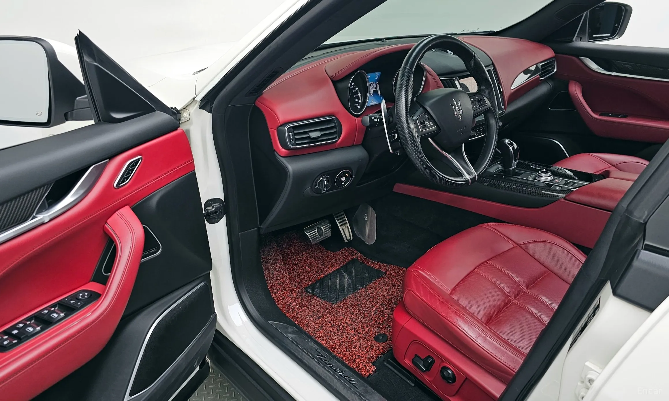 Maserati Levante превью 10