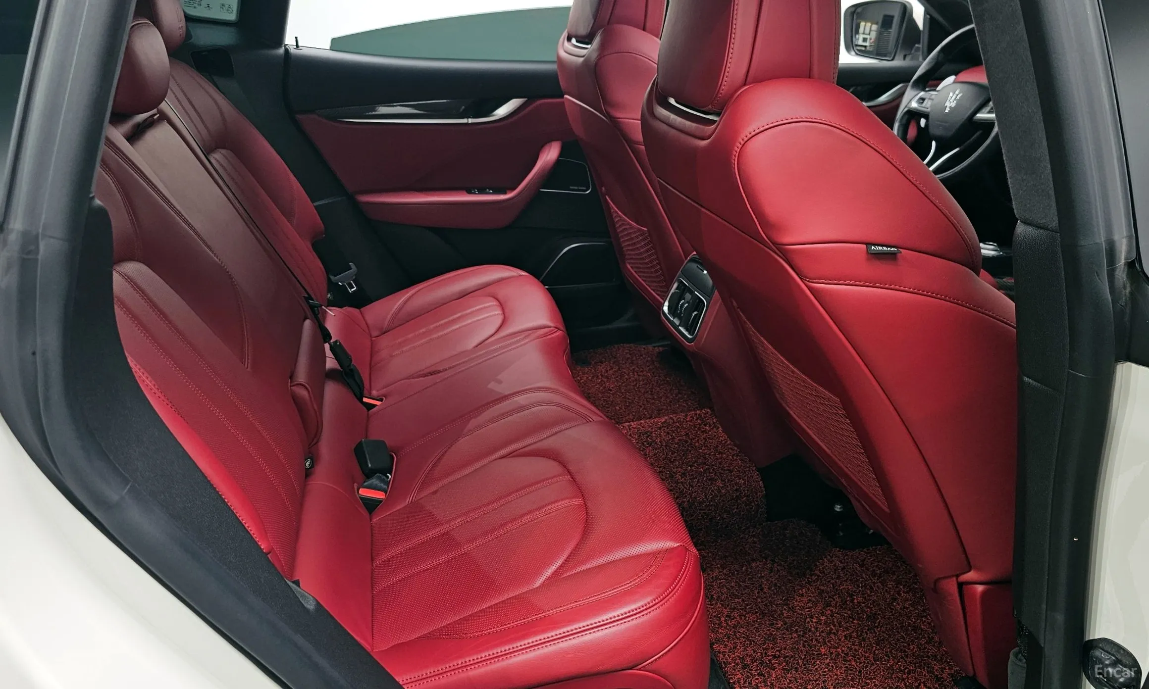 Maserati Levante превью 11