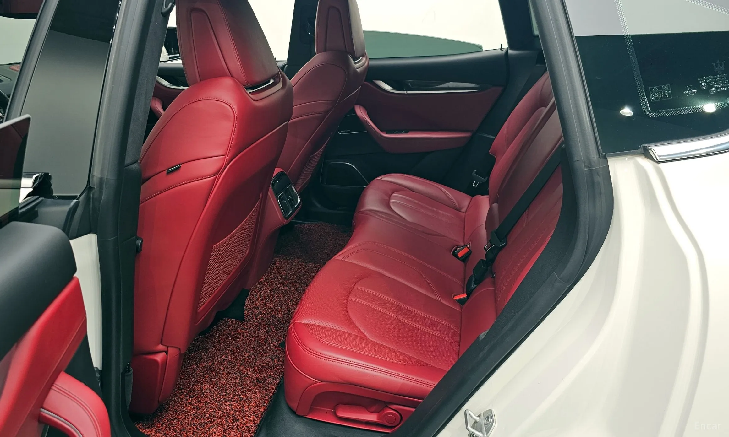 Maserati Levante превью 12