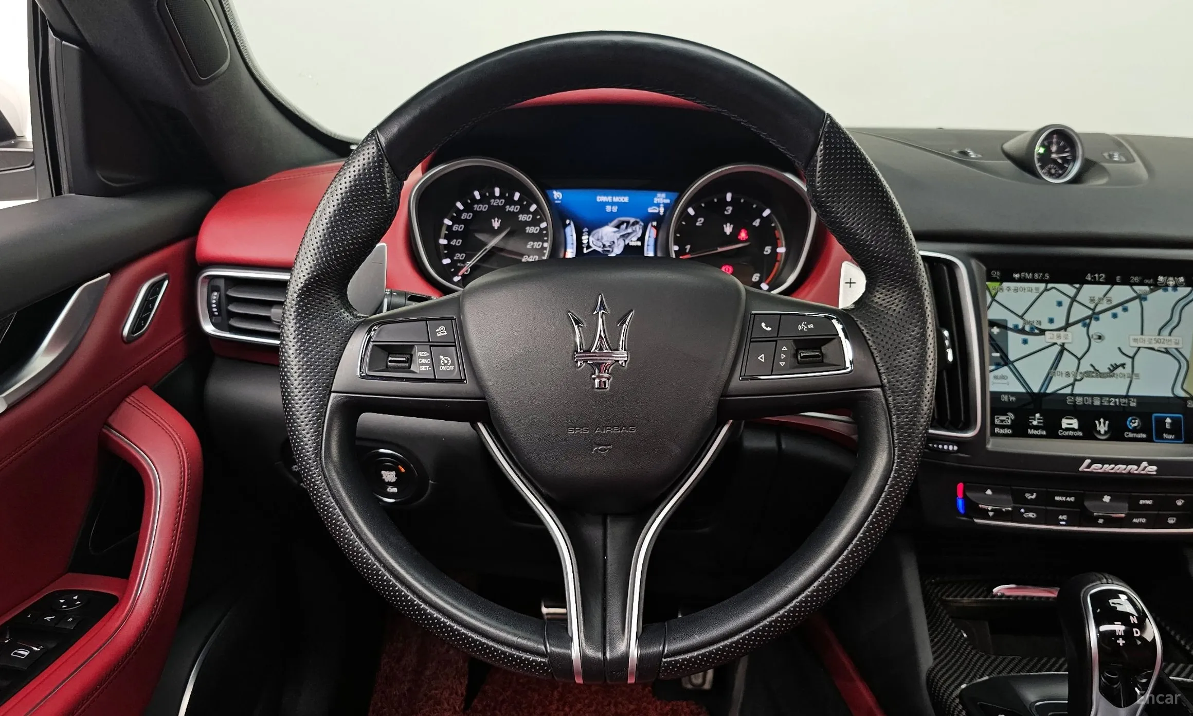 Maserati Levante превью 13