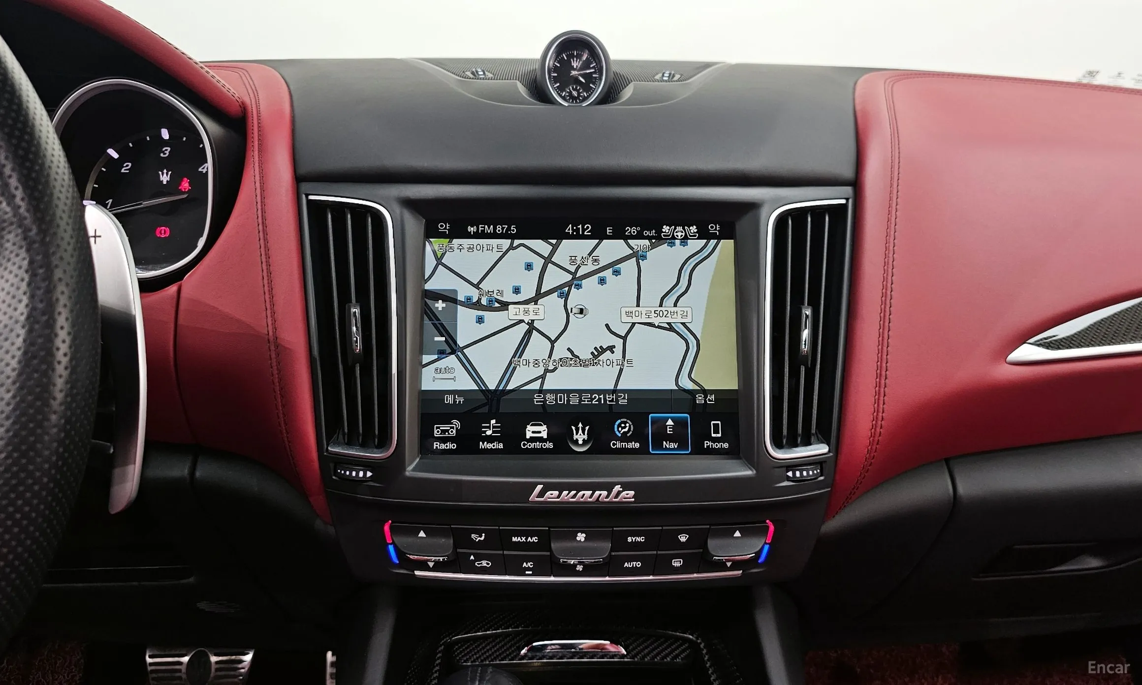 Maserati Levante превью 14