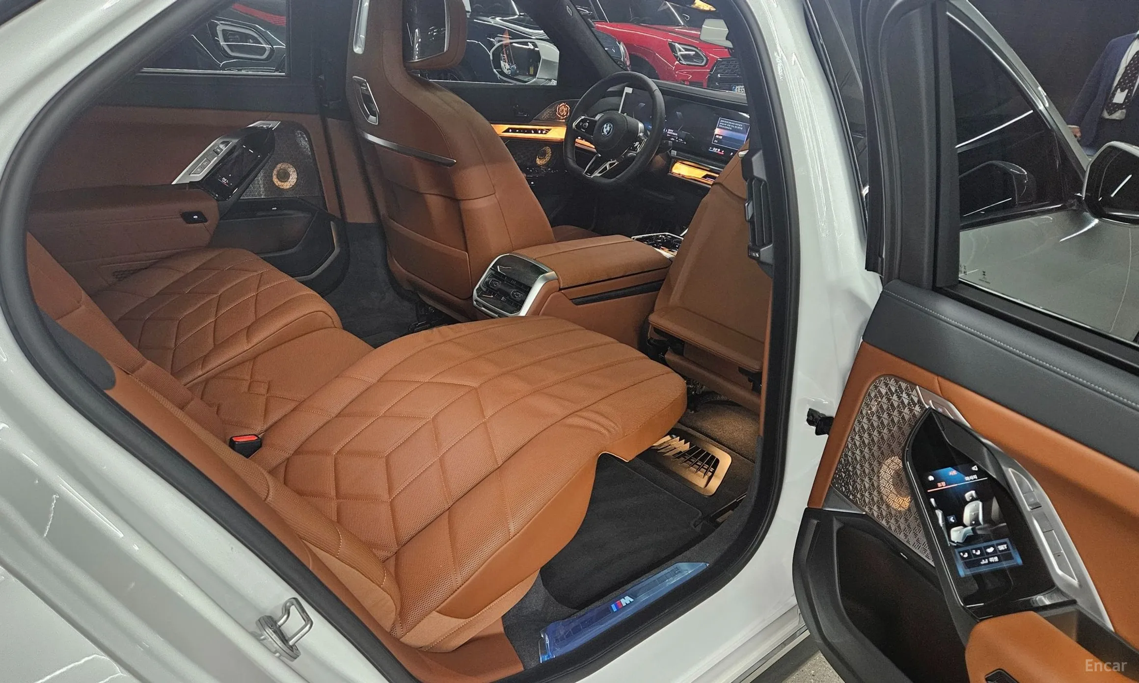 BMW 7 Series (G70) превью 11