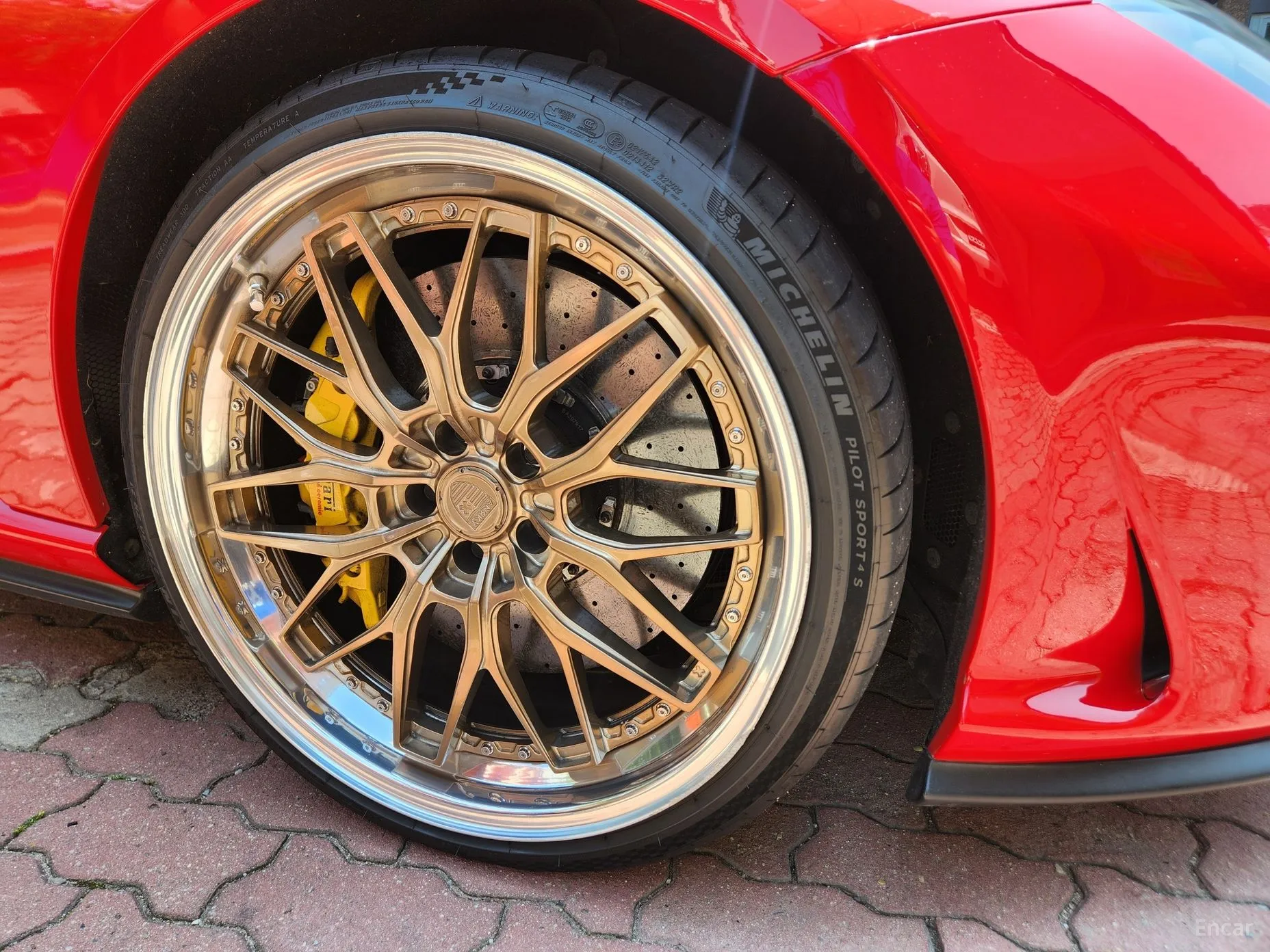 Ferrari 812 Superfast превью 11