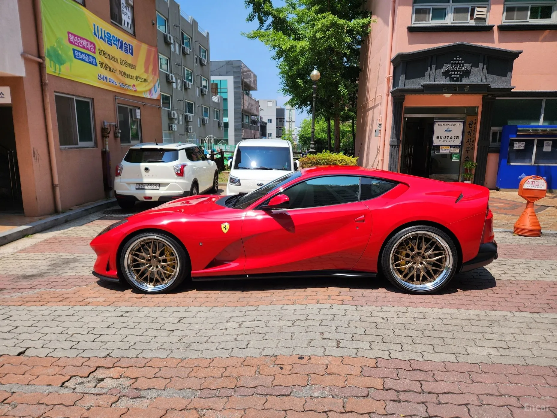 Ferrari 812 Superfast превью 4