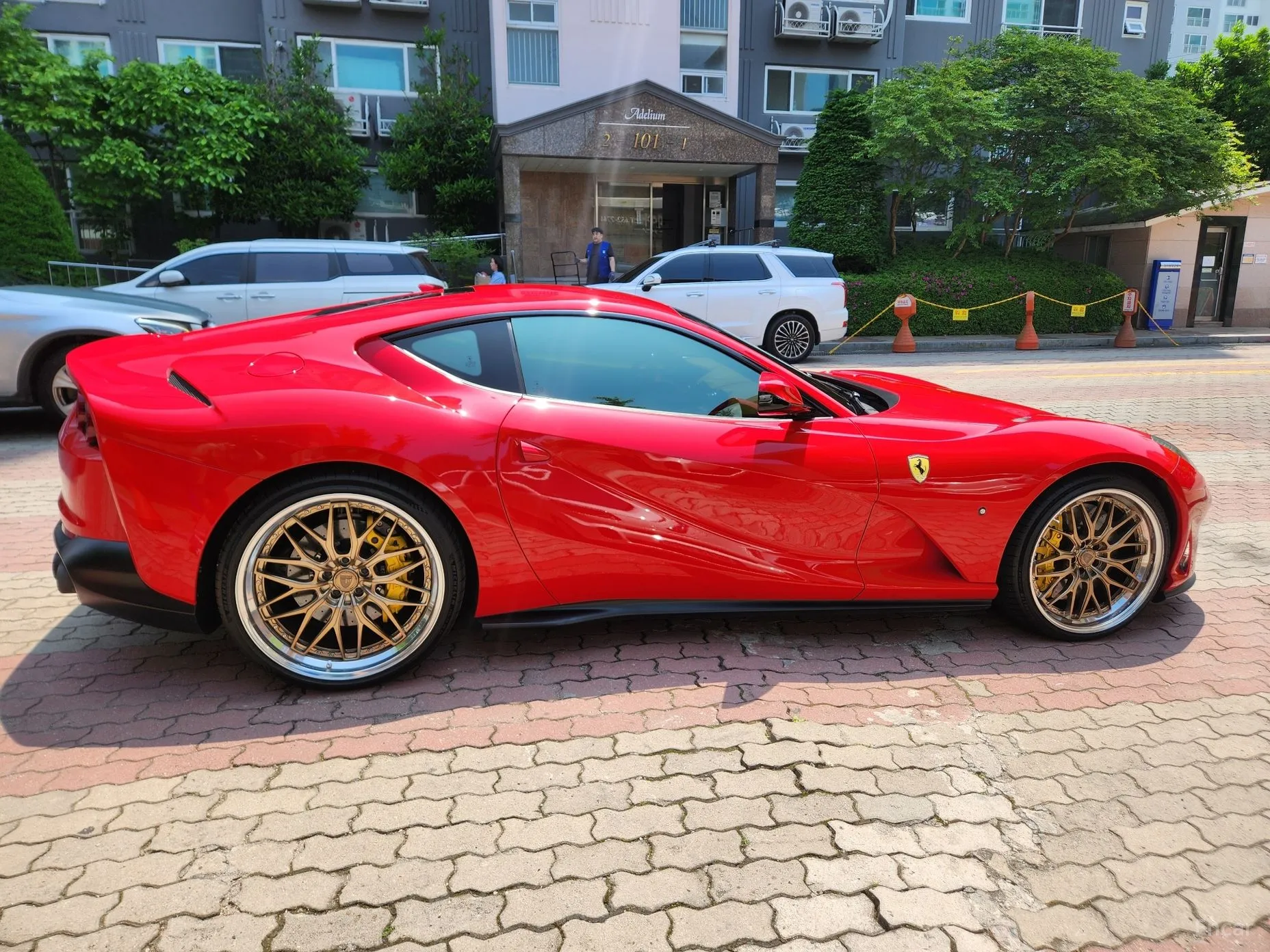 Ferrari 812 Superfast превью 9