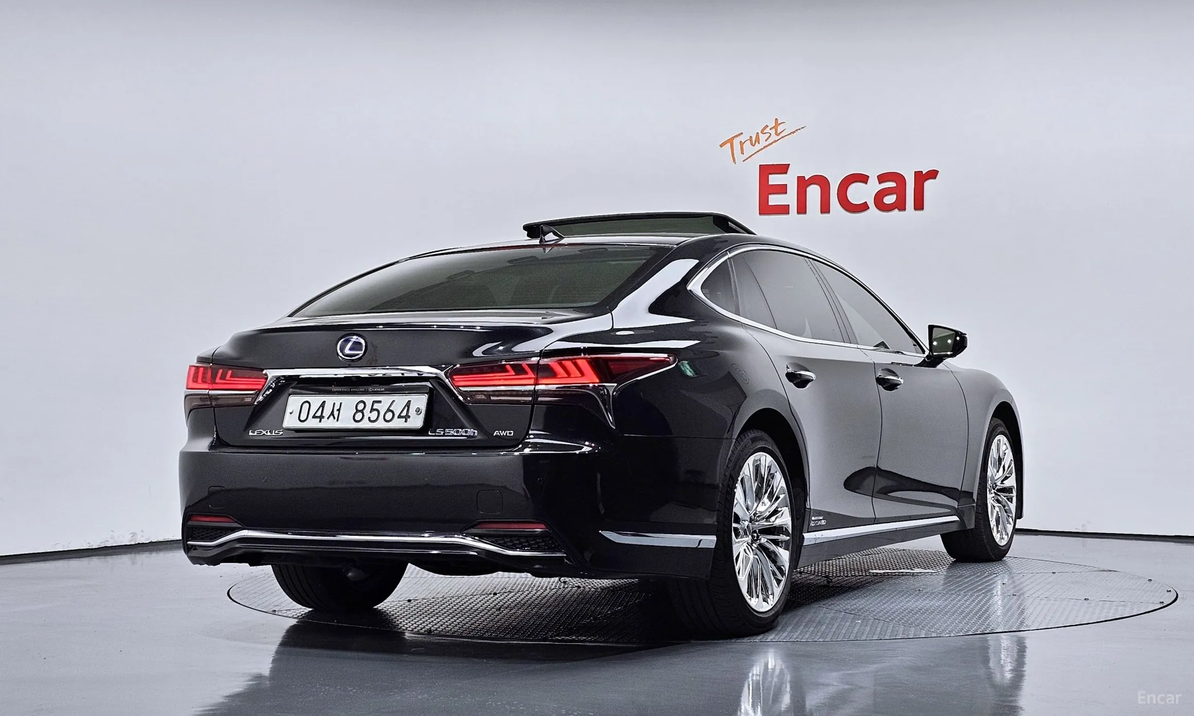 Lexus LS500h Gen 5